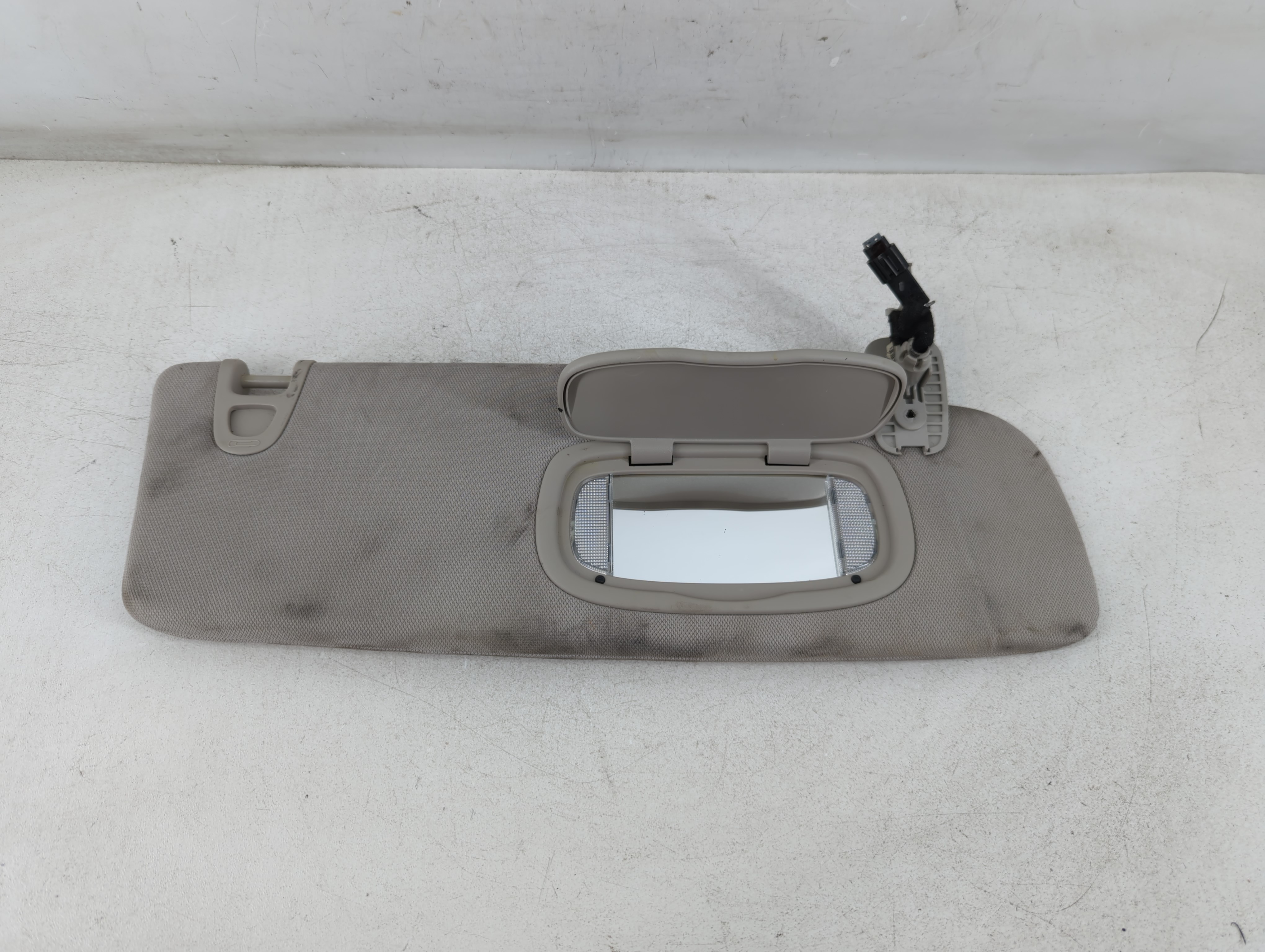 2017-2020 Chrysler Pacifica Passenger Sun Visor Mirror Right Sunvisor 1073680 - Oemusedautoparts1.com