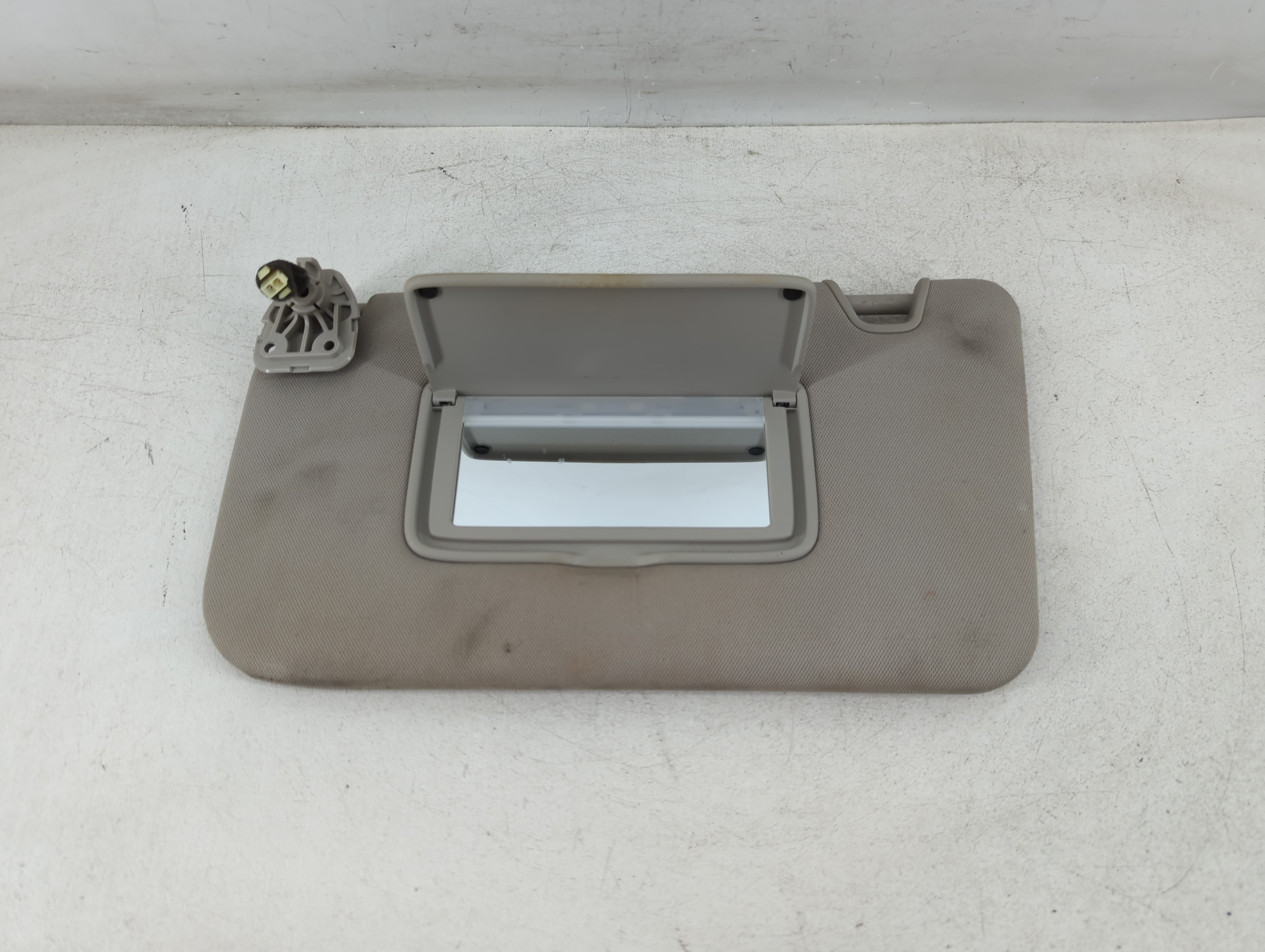 Picture of 2018-2020 Nissan Rogue Driver Sun Visor Mirror Left Sunvisor Grey 1073687
