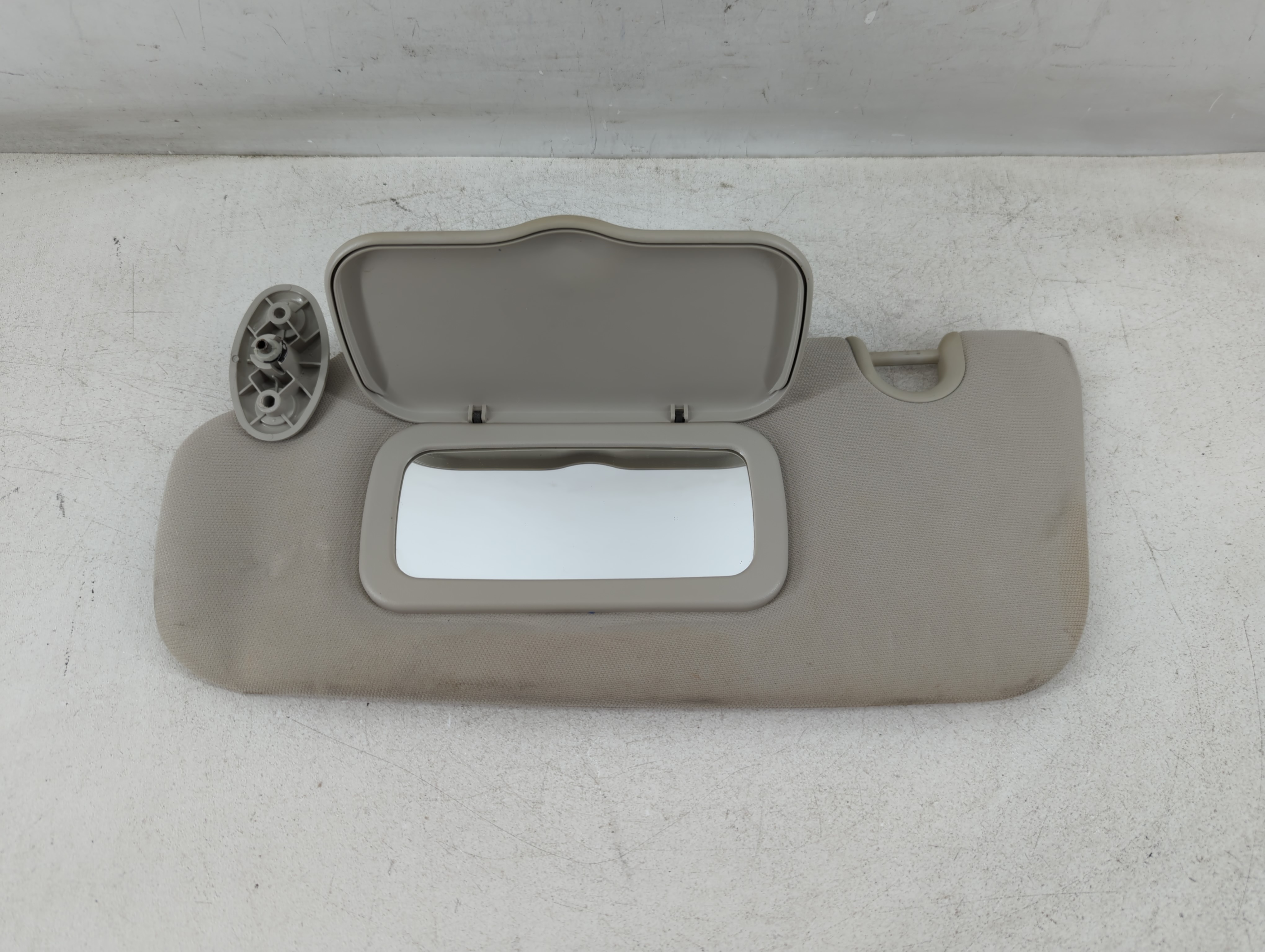 Picture of 2018-2021 Hyundai Kona Driver Sun Visor Mirror Left Sunvisor Grey 1073692