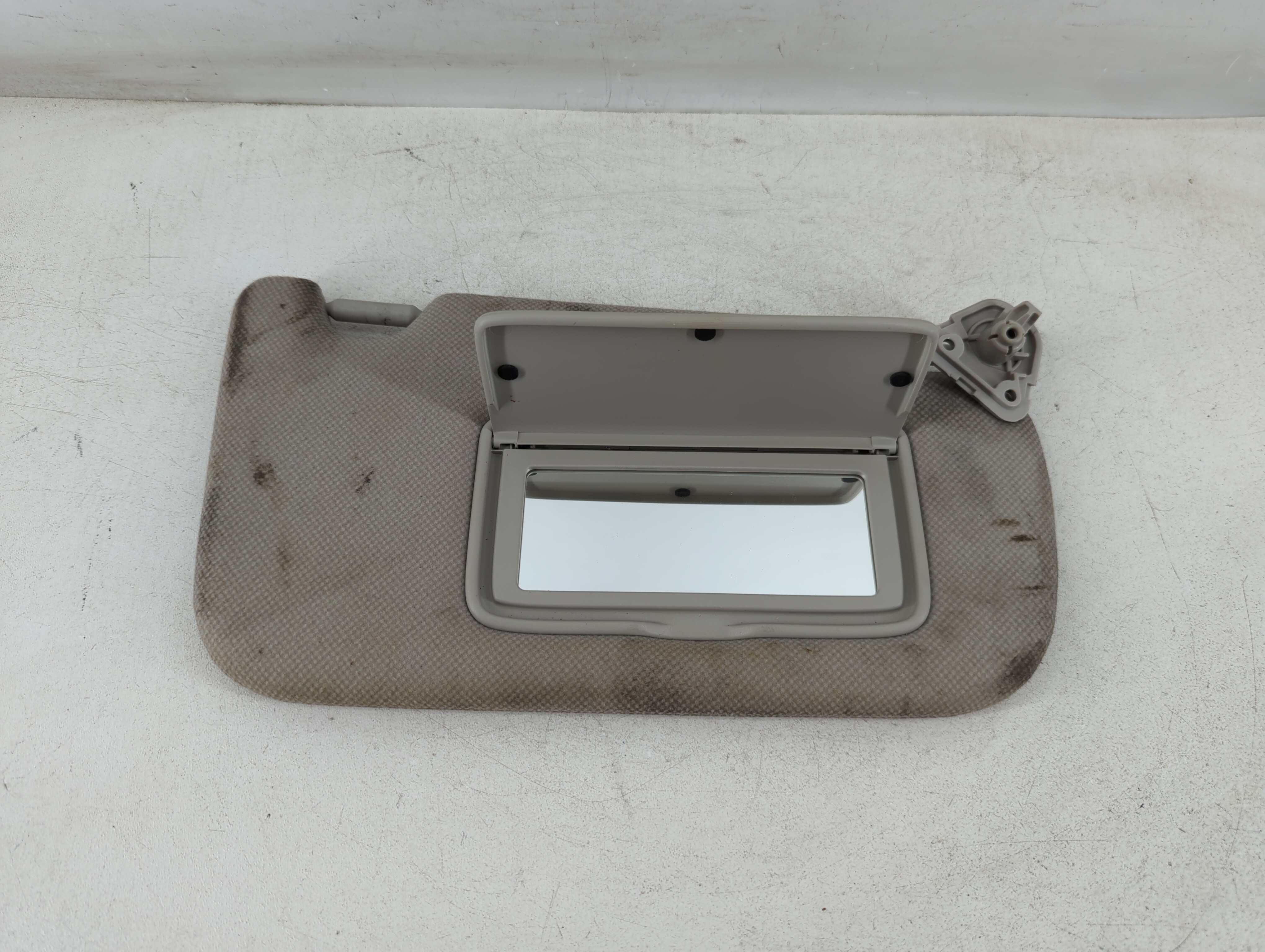 2013-2019 Nissan Sentra Passenger Sun Visor Mirror Right Sunvisor Grey 1073701 - Oemusedautoparts1.com