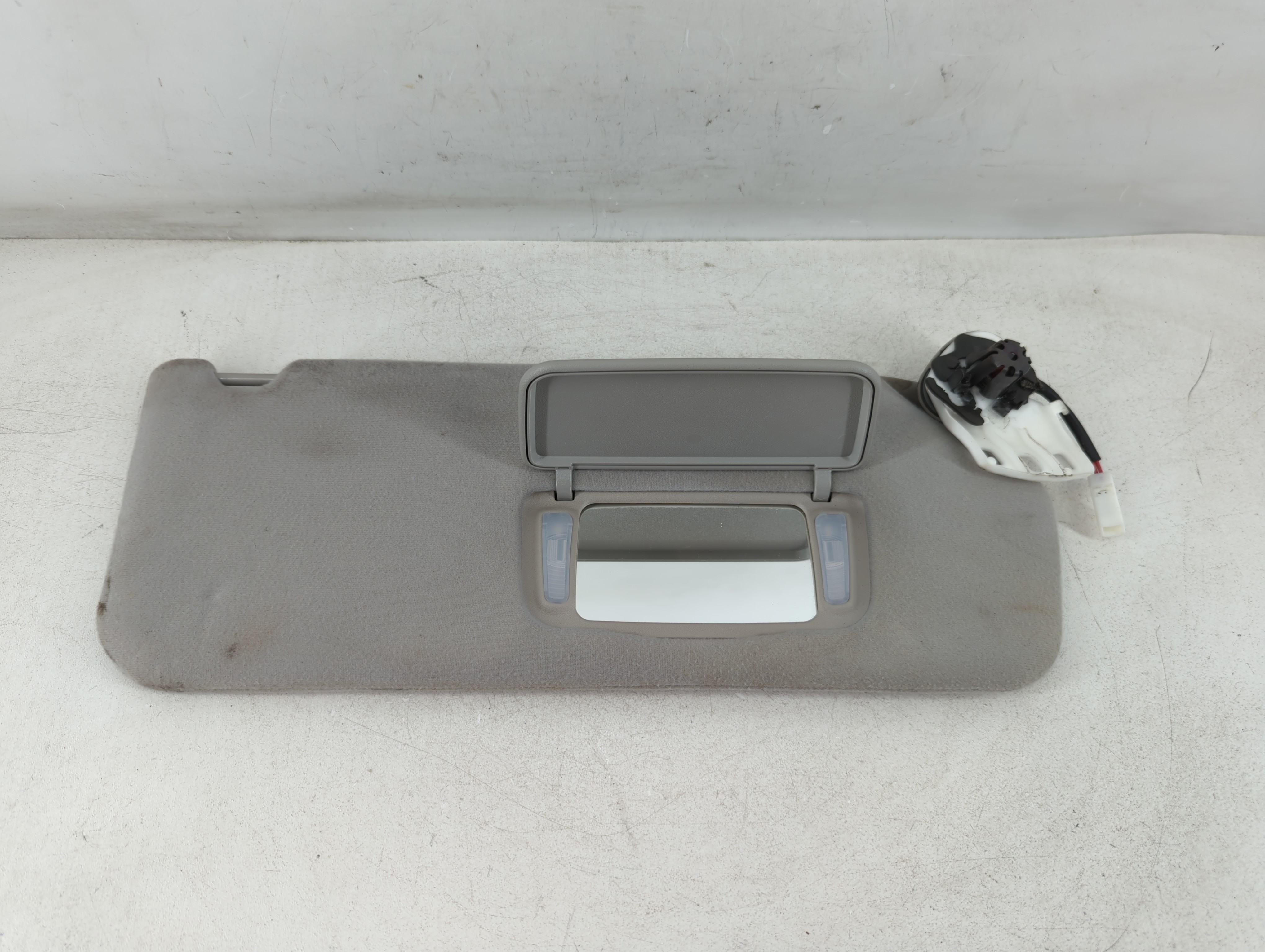 2002-2006 Toyota Camry Passenger Sun Visor Mirror Right Sunvisor 1073702 - Oemusedautoparts1.com