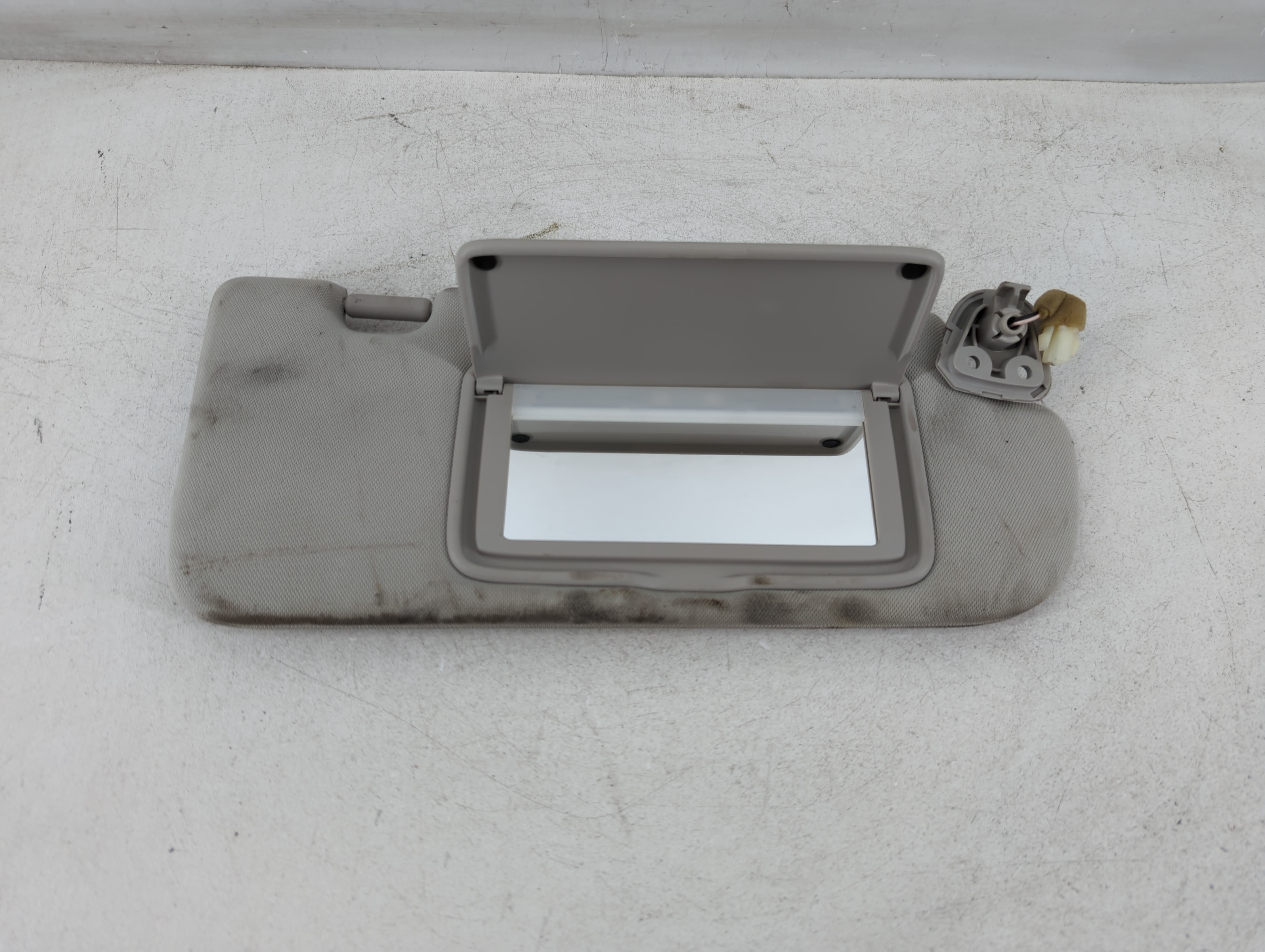 2014-2020 Infiniti Q50 Passenger Sun Visor Mirror Right Sunvisor Grey 1073707 - Oemusedautoparts1.com