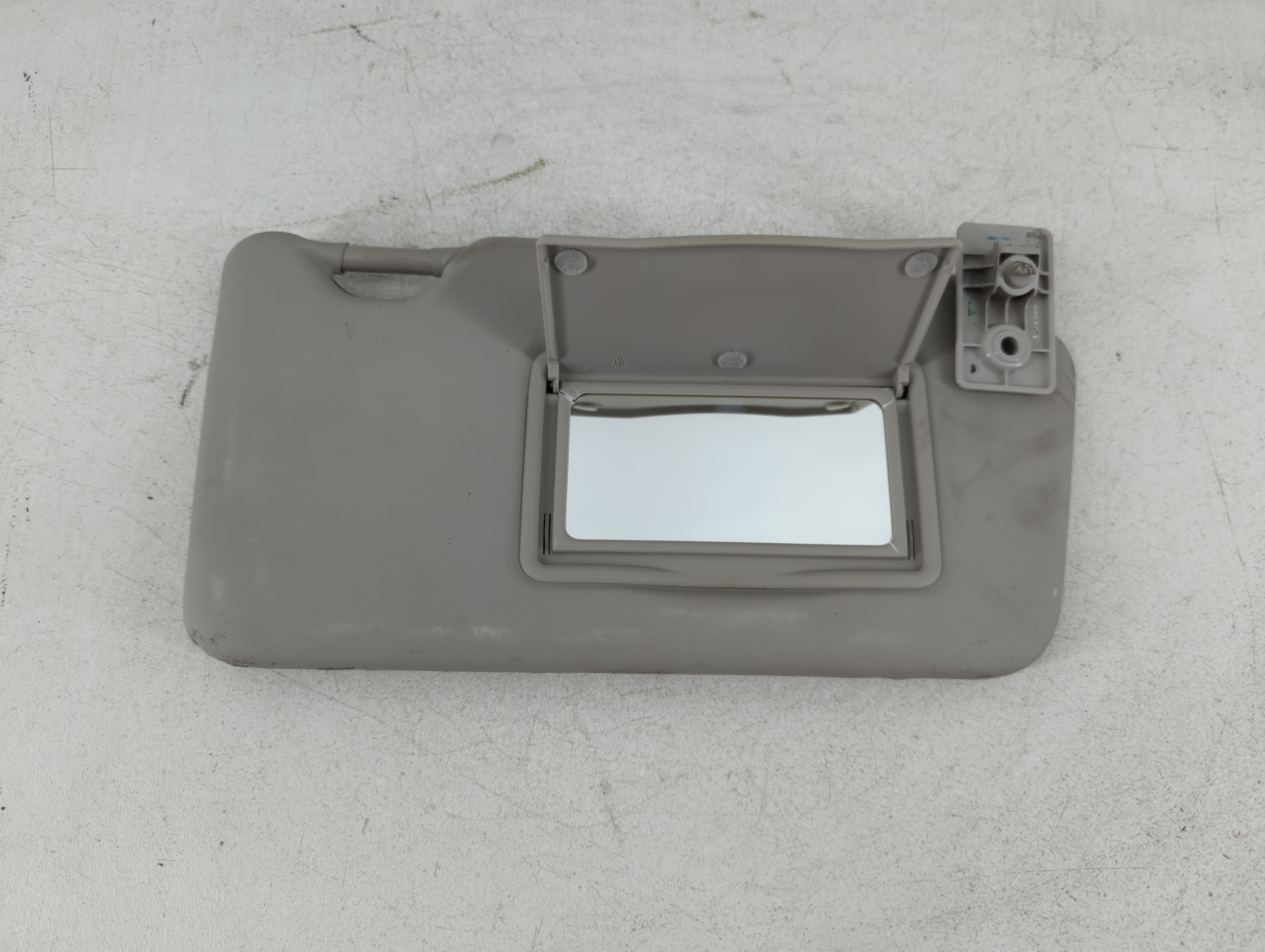 2016-2019 Nissan Versa Passenger Sun Visor Mirror Right Sunvisor Grey 1073710 - Oemusedautoparts1.com