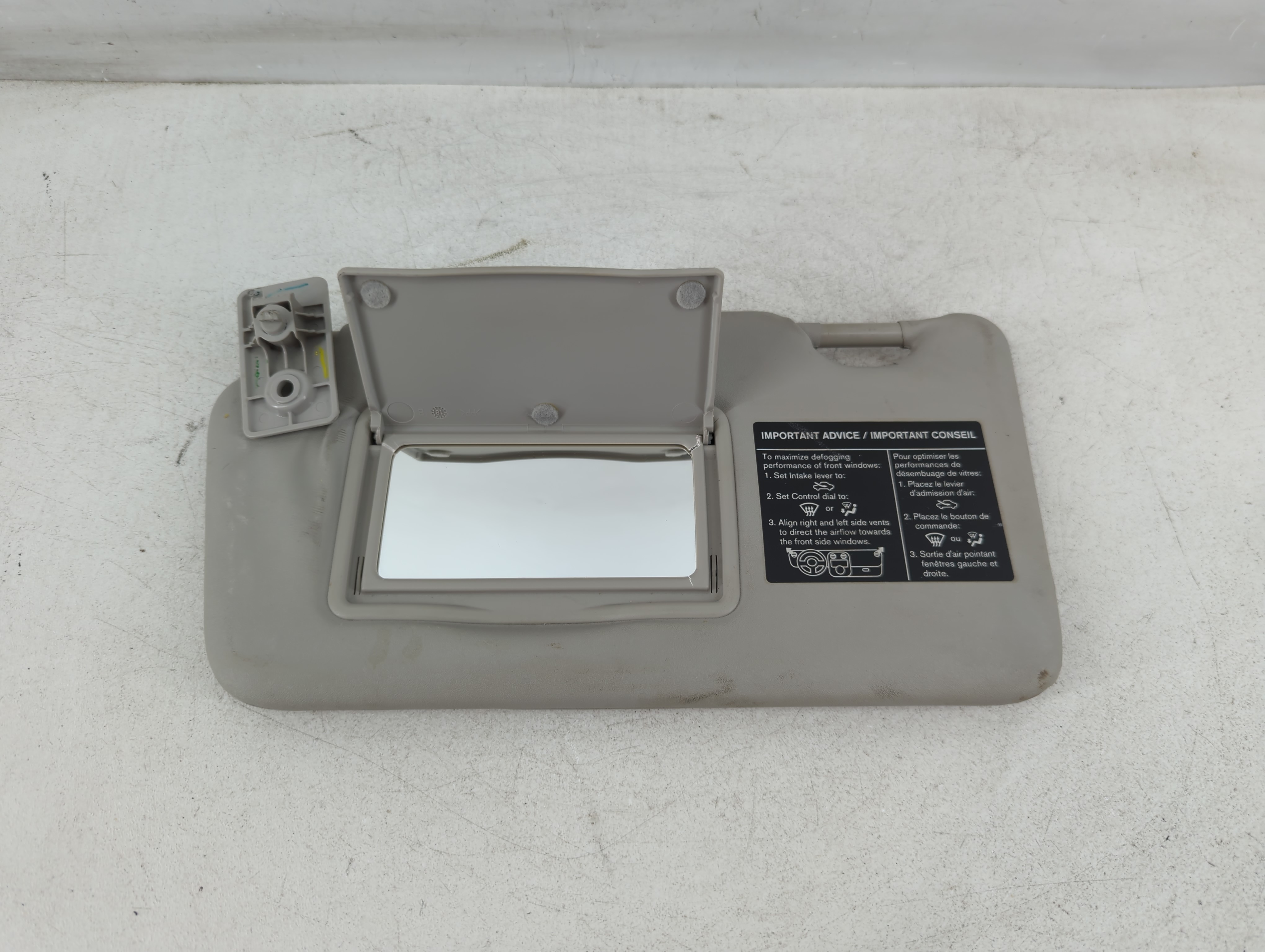 2016-2019 Nissan Versa Driver Sun Visor Mirror Left Sunvisor Grey 1073717 - Oemusedautoparts1.com