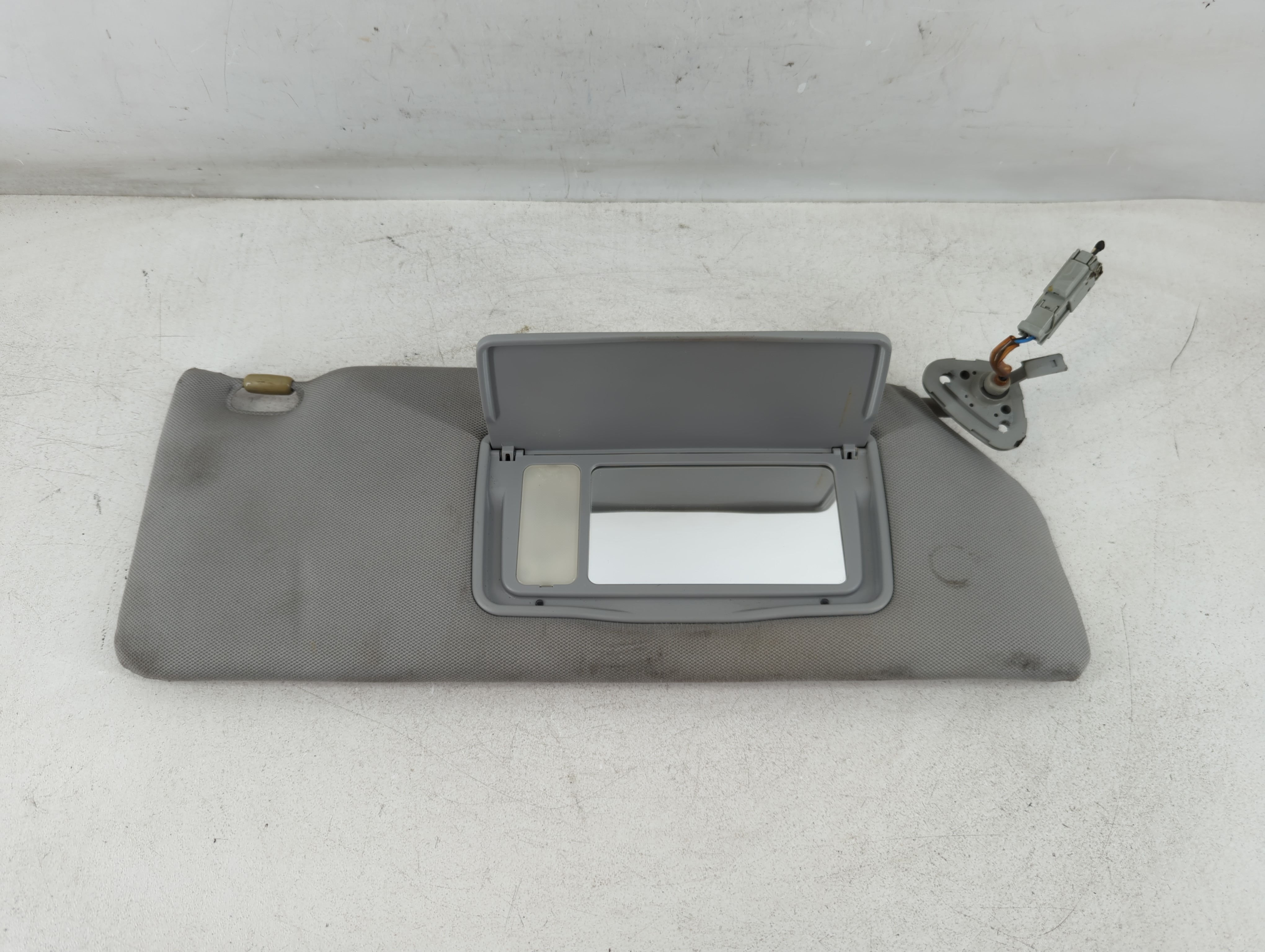 2007-2014 Honda Ridgeline Passenger Sun Visor Mirror Right Sunvisor Grey 1073721 - Oemusedautoparts1.com