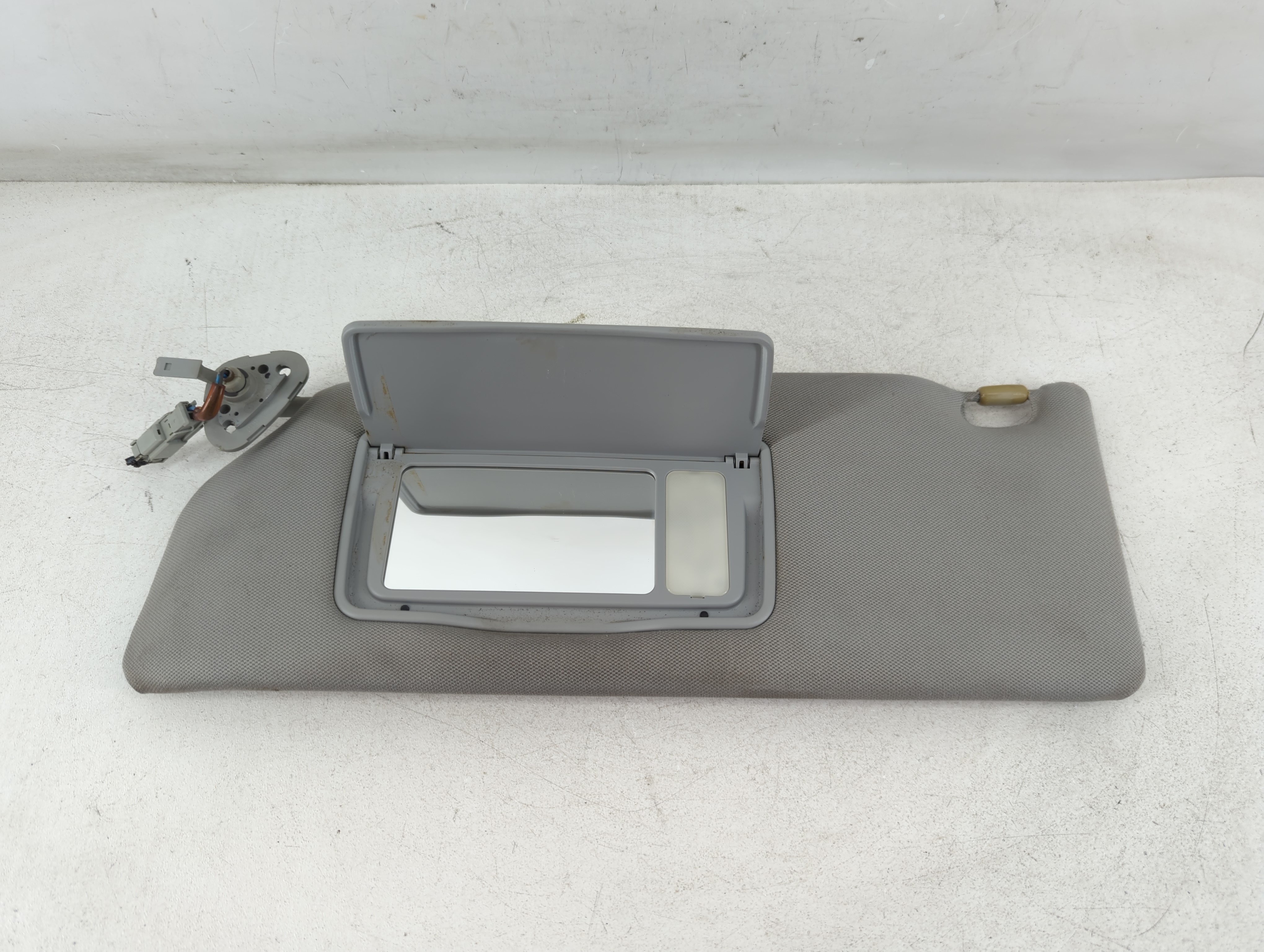 2007-2014 Honda Ridgeline Driver Sun Visor Mirror Left Sunvisor Grey 1073723 - Oemusedautoparts1.com