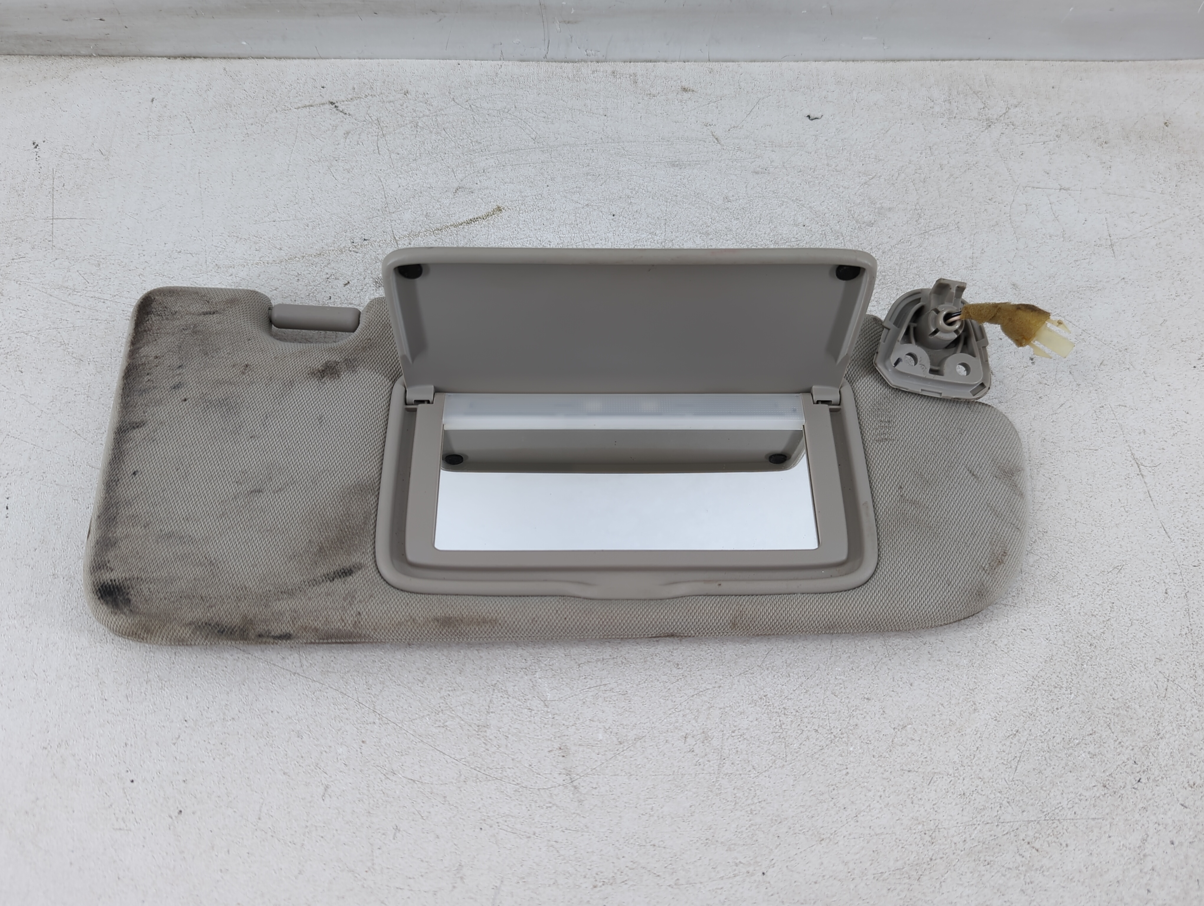 2014-2020 Infiniti Q50 Passenger Sun Visor Mirror Right Sunvisor Grey 1073730 - Oemusedautoparts1.com