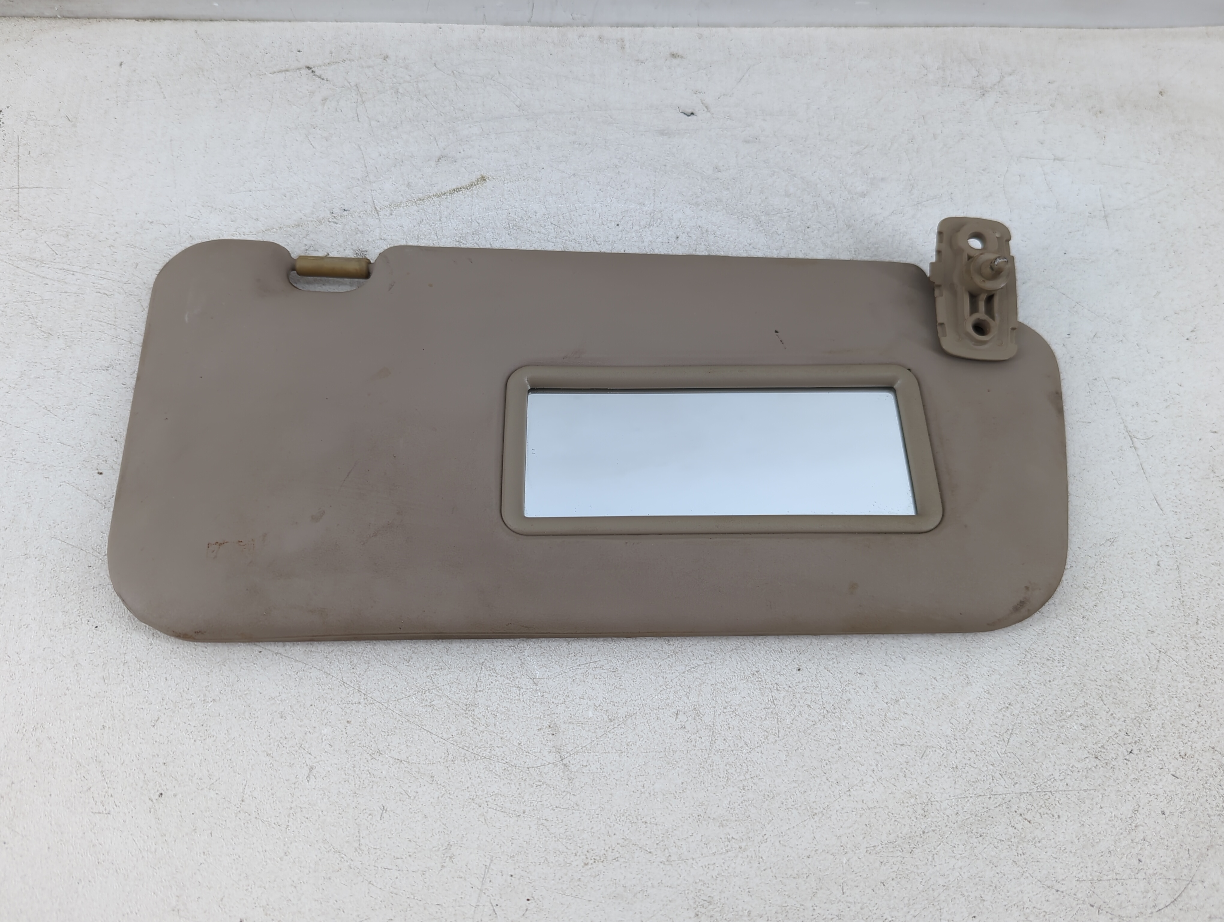 2004-2009 Kia Spectra Passenger Sun Visor Mirror Right Sunvisor Beige 1073736 - Oemusedautoparts1.com