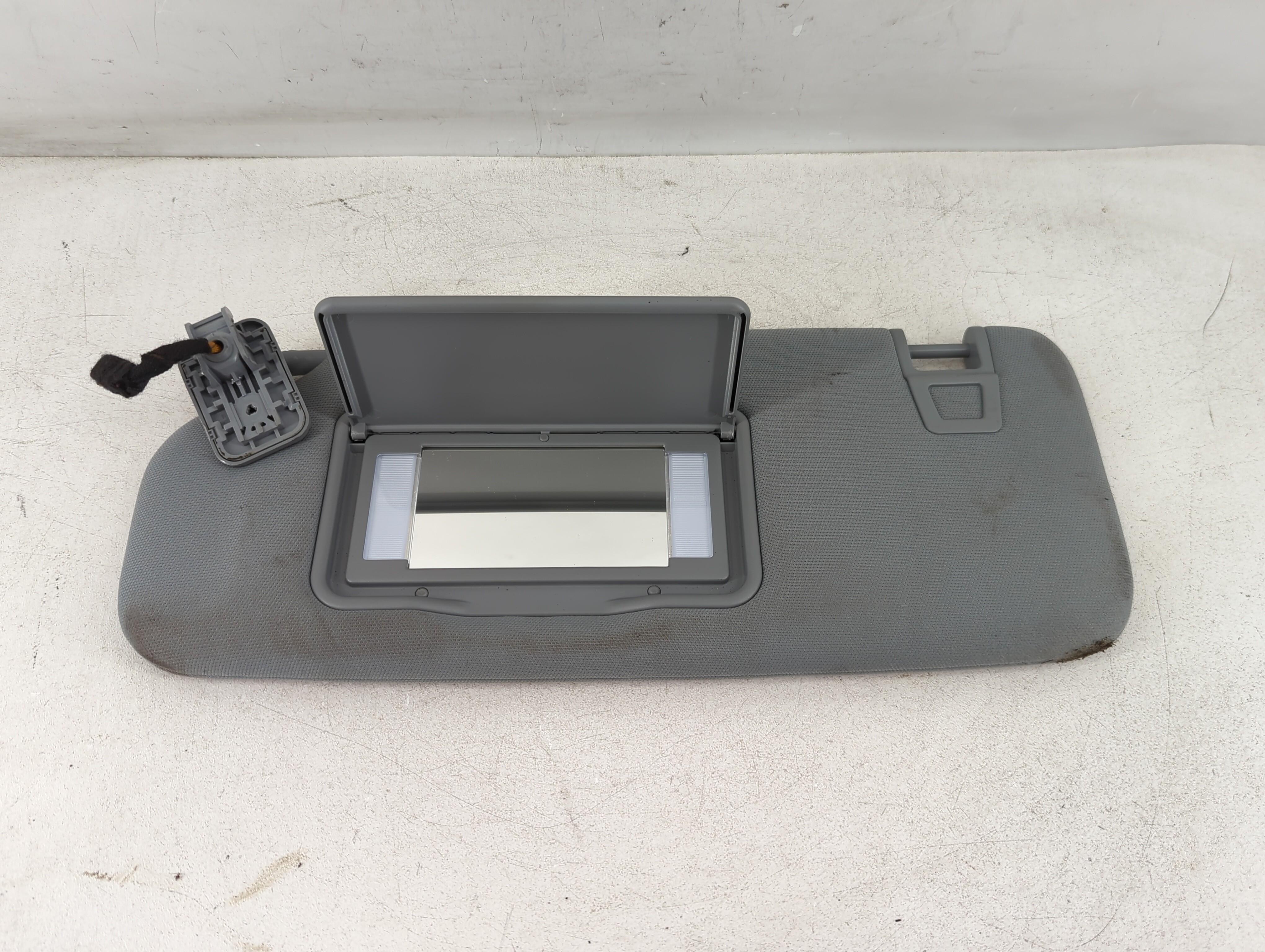 2020 Ford Explorer Driver Sun Visor Mirror Left Sunvisor Dark Gray 1073746 - Oemusedautoparts1.com