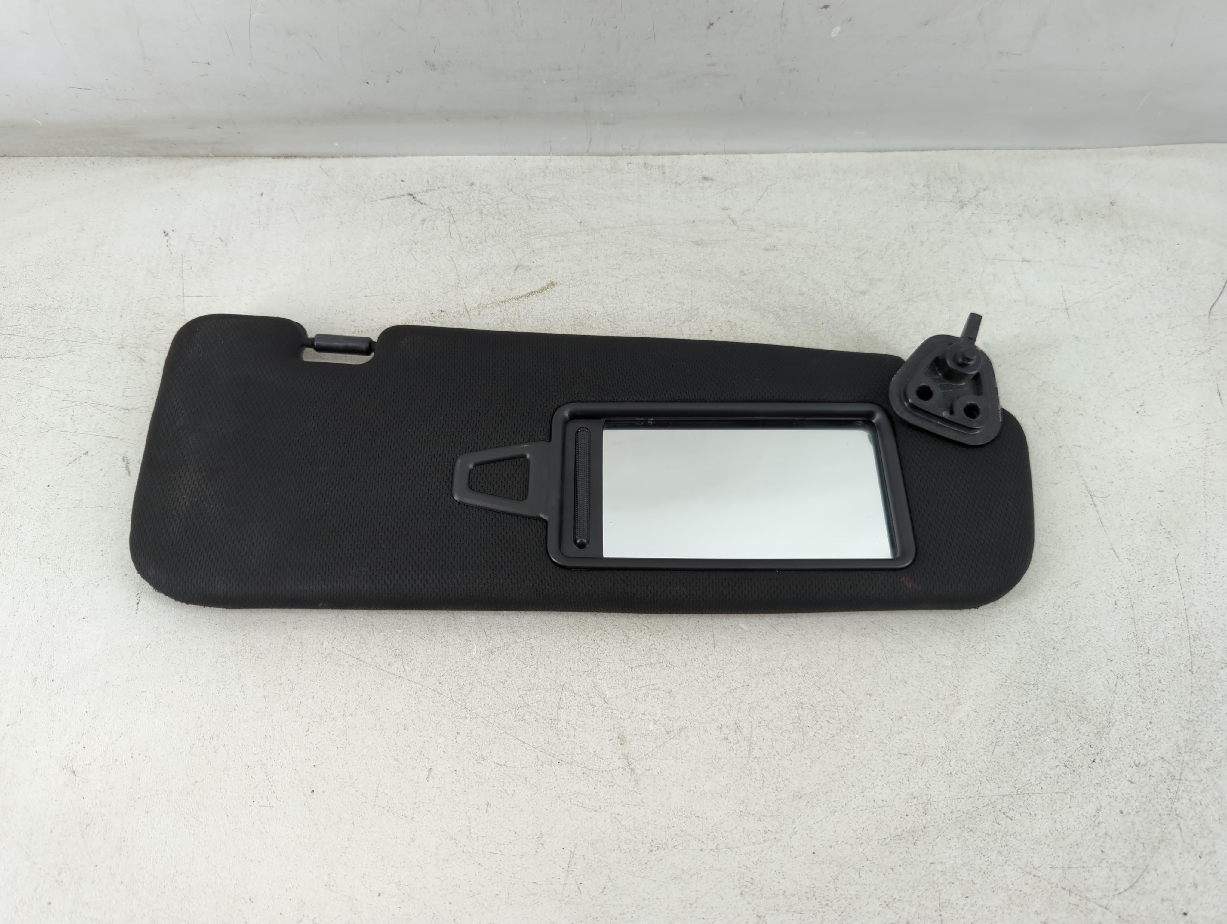 2009-2016 Hyundai Genesis Passenger Sun Visor Mirror Right Sunvisor 1073749 - Oemusedautoparts1.com