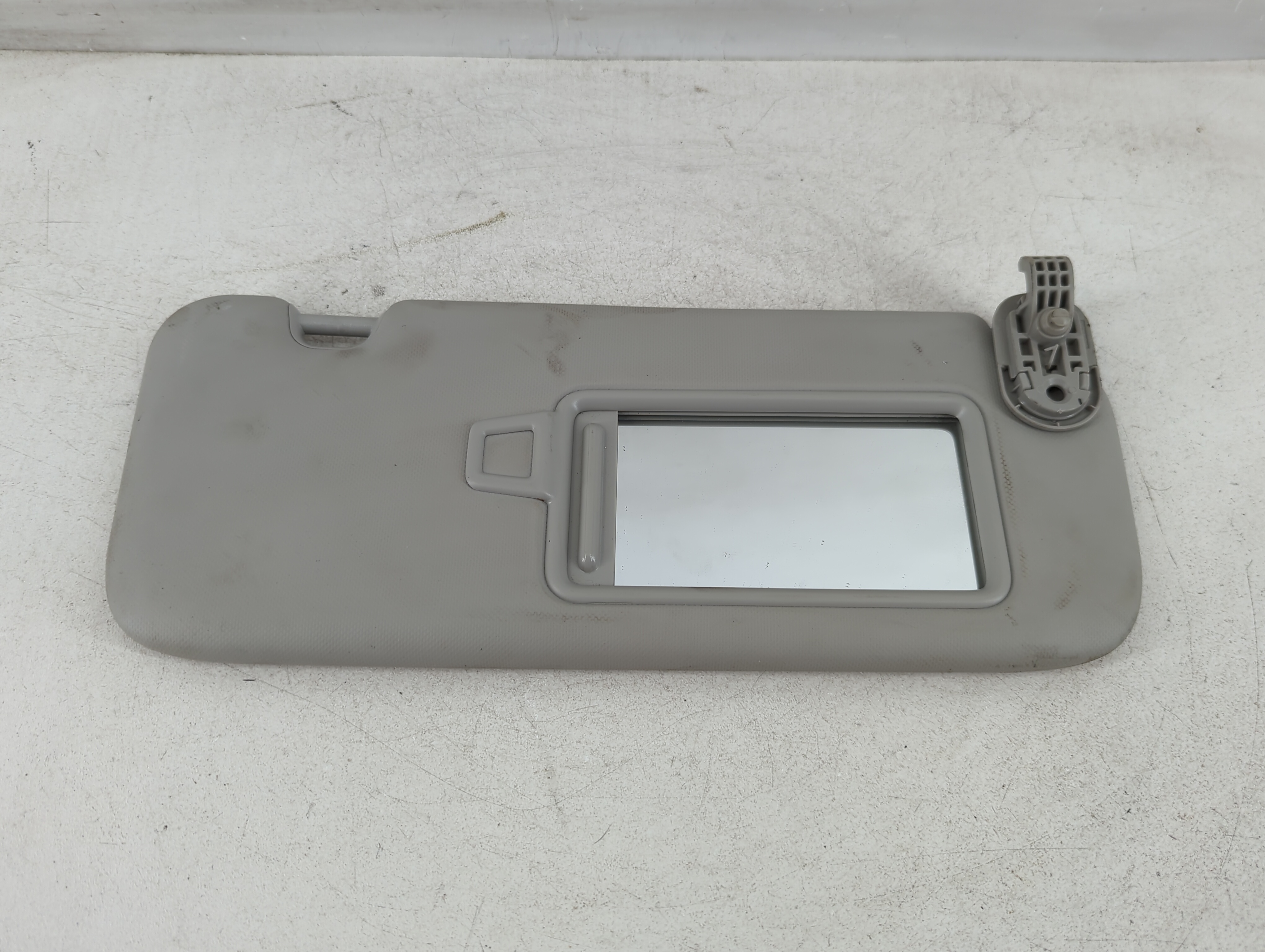 2018 Volvo V60 Passenger Sun Visor Mirror Right Sunvisor Grey 1073762 - Oemusedautoparts1.com