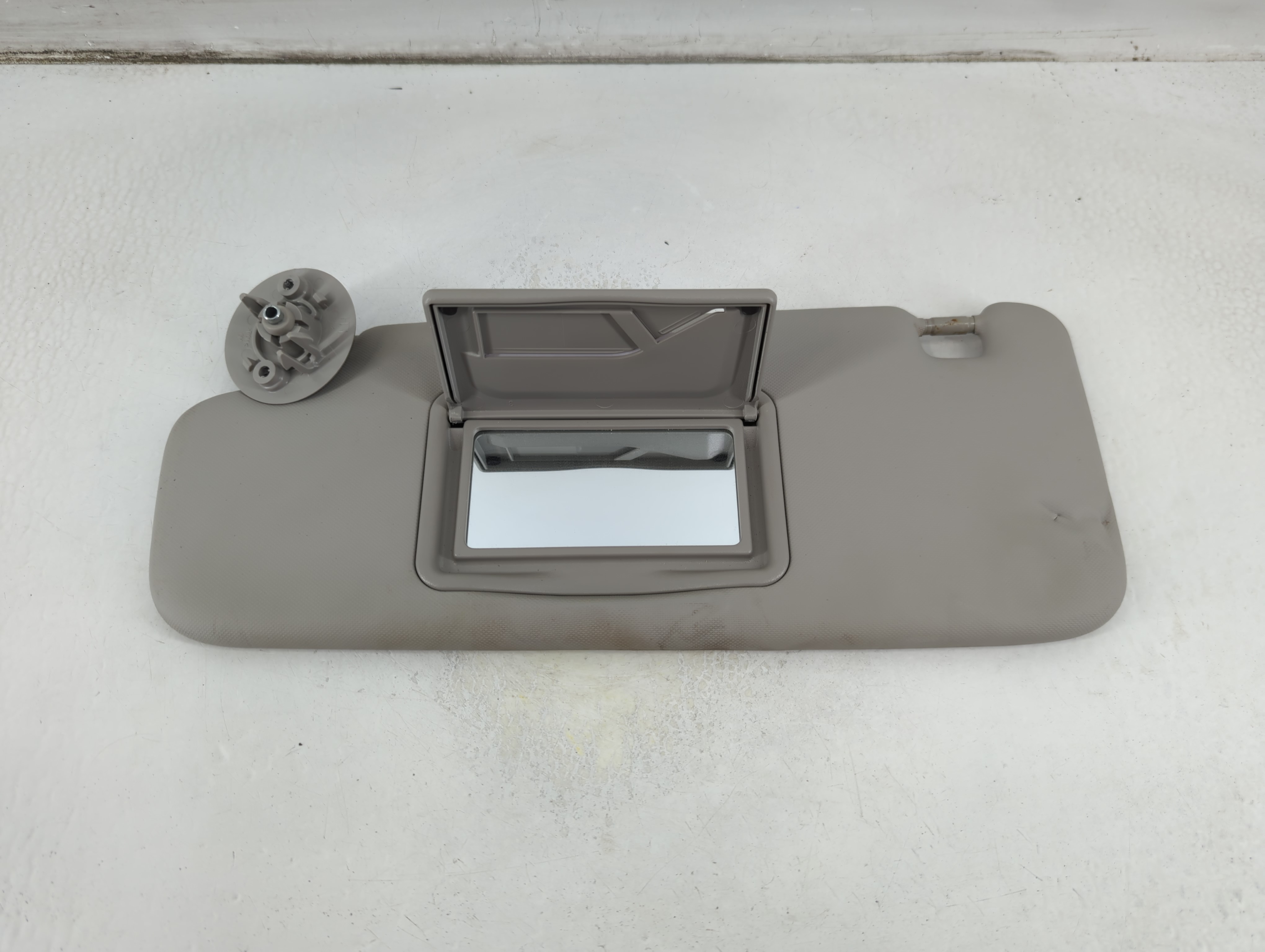 2012-2019 Chevrolet Sonic Passenger Sun Visor Mirror Right Sunvisor Grey 1073781 - Oemusedautoparts1.com