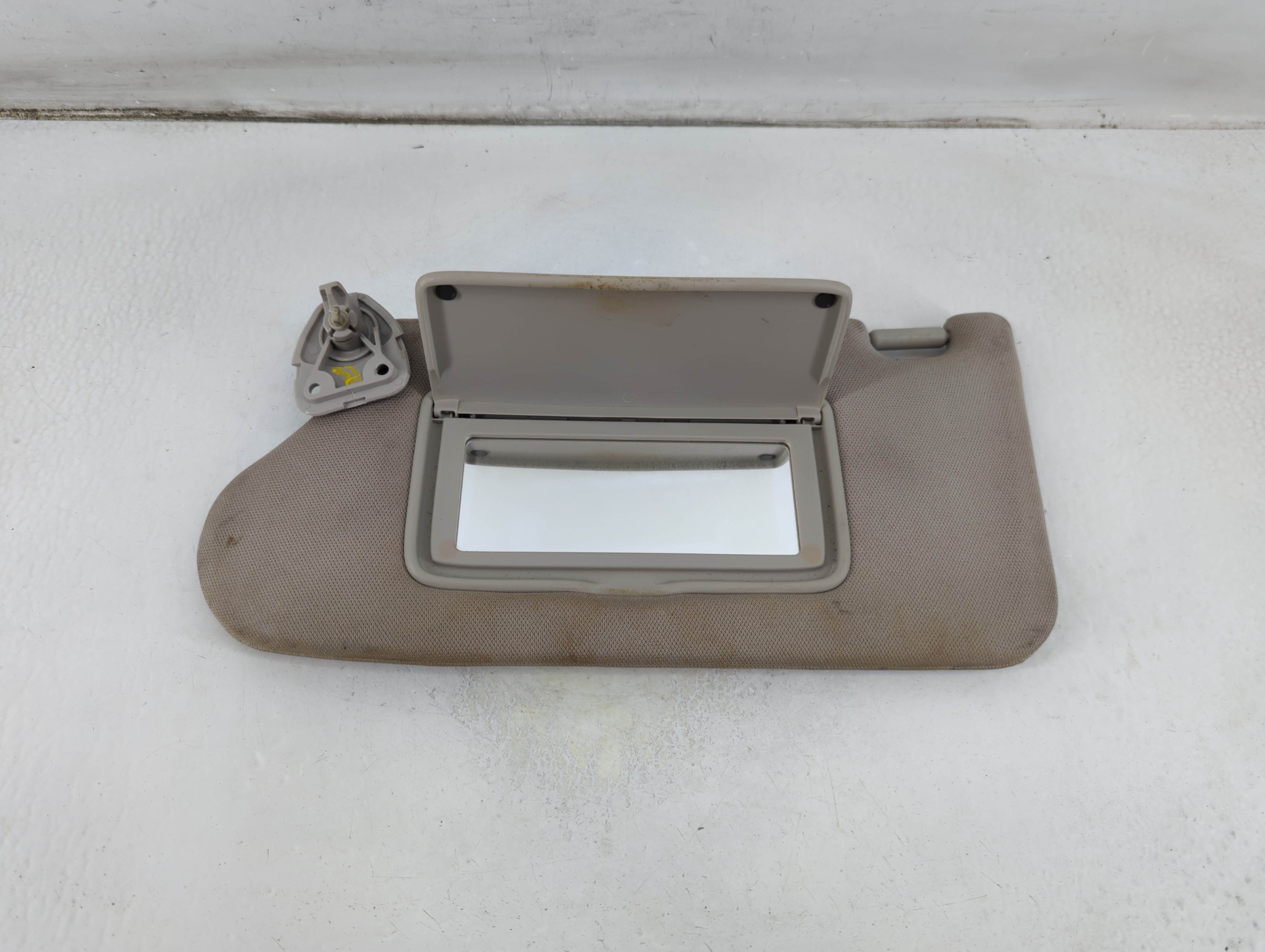2013-2017 Nissan Altima Driver Sun Visor Mirror Left Sunvisor Beige 1073785 - Oemusedautoparts1.com