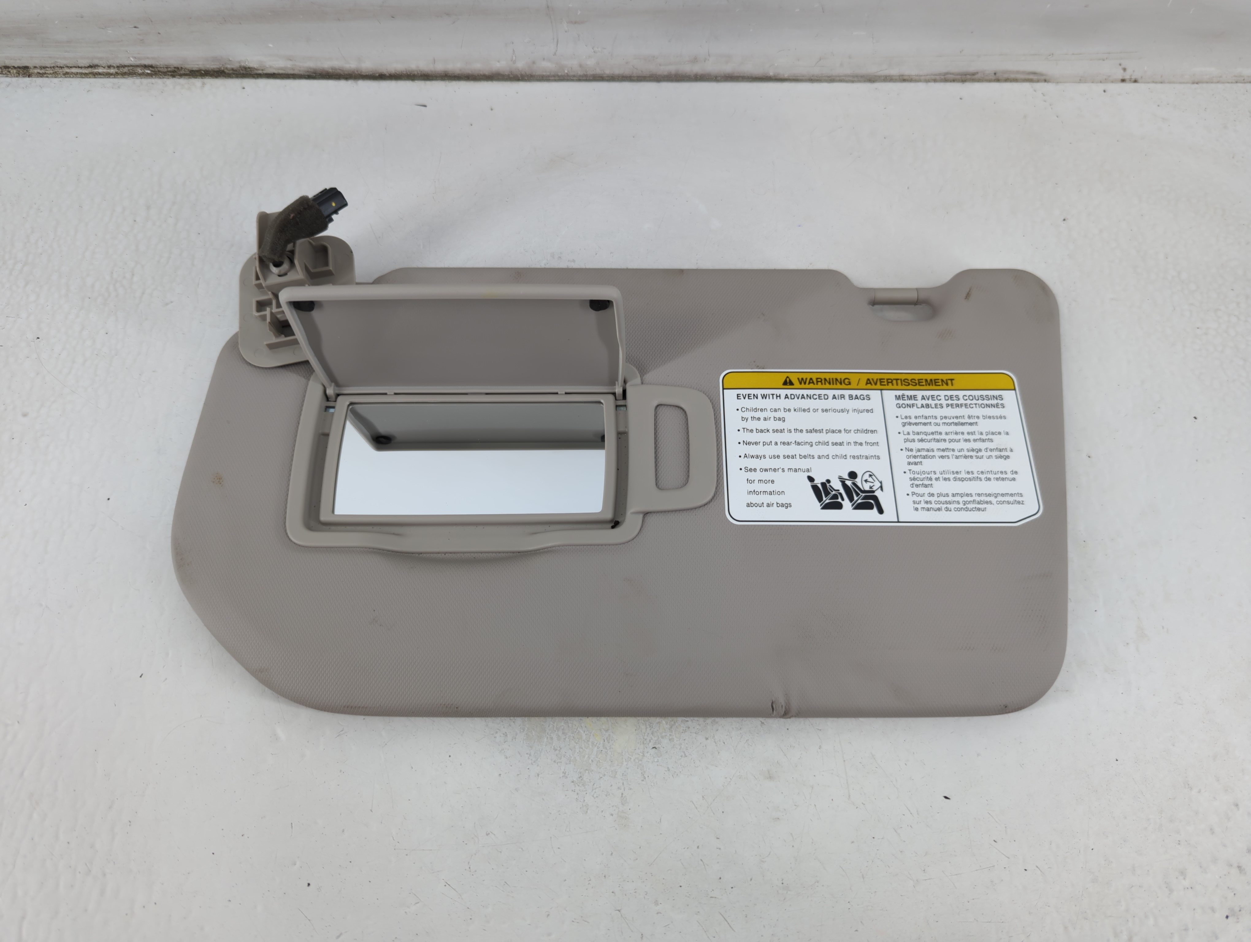 Picture of 2021-2022 Nissan Rogue Driver Sun Visor Mirror Left Sunvisor Grey 1073793