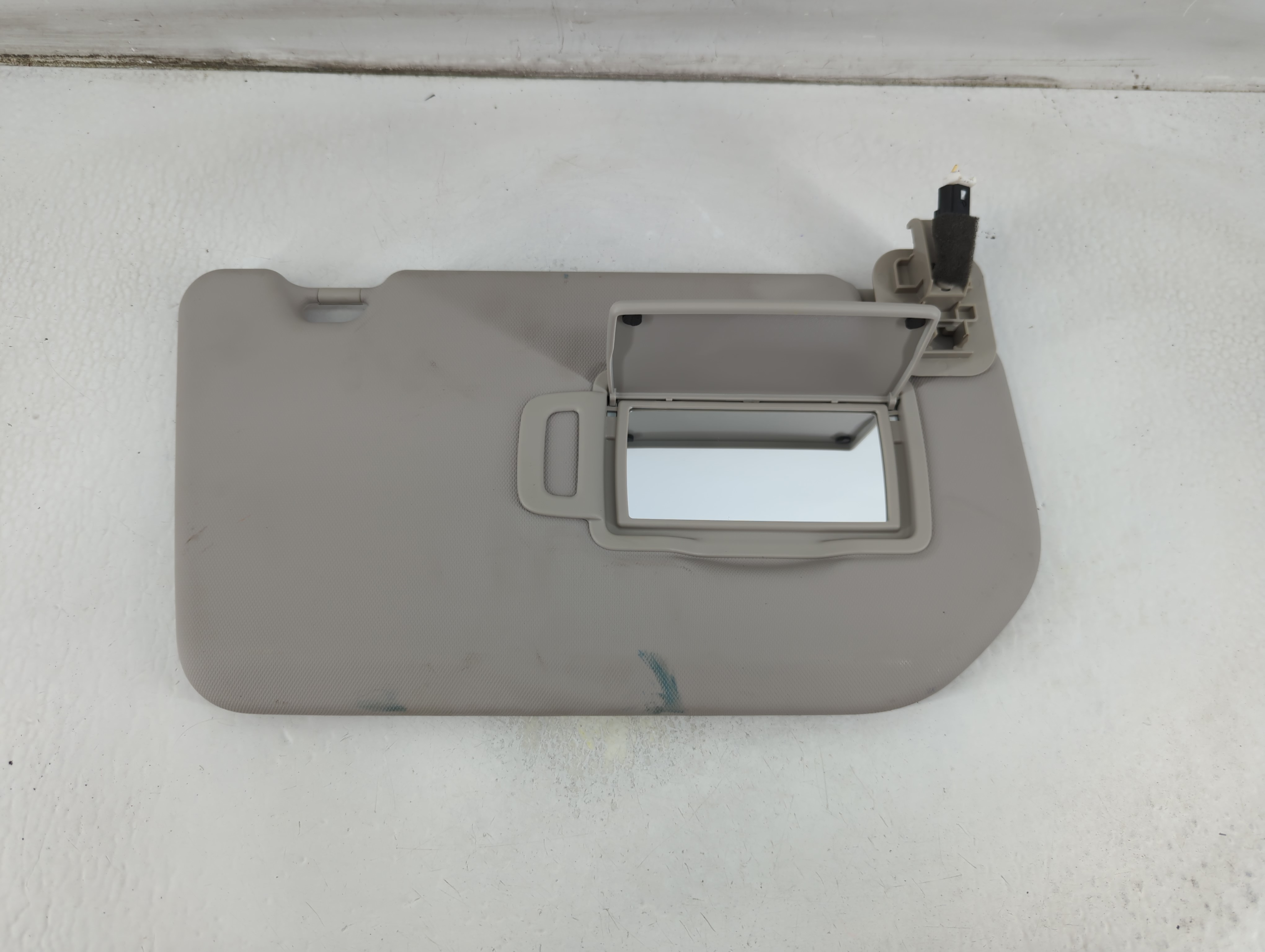 Picture of 2021-2022 Nissan Rogue Passenger Sun Visor Mirror Right Sunvisor Gray 1073798