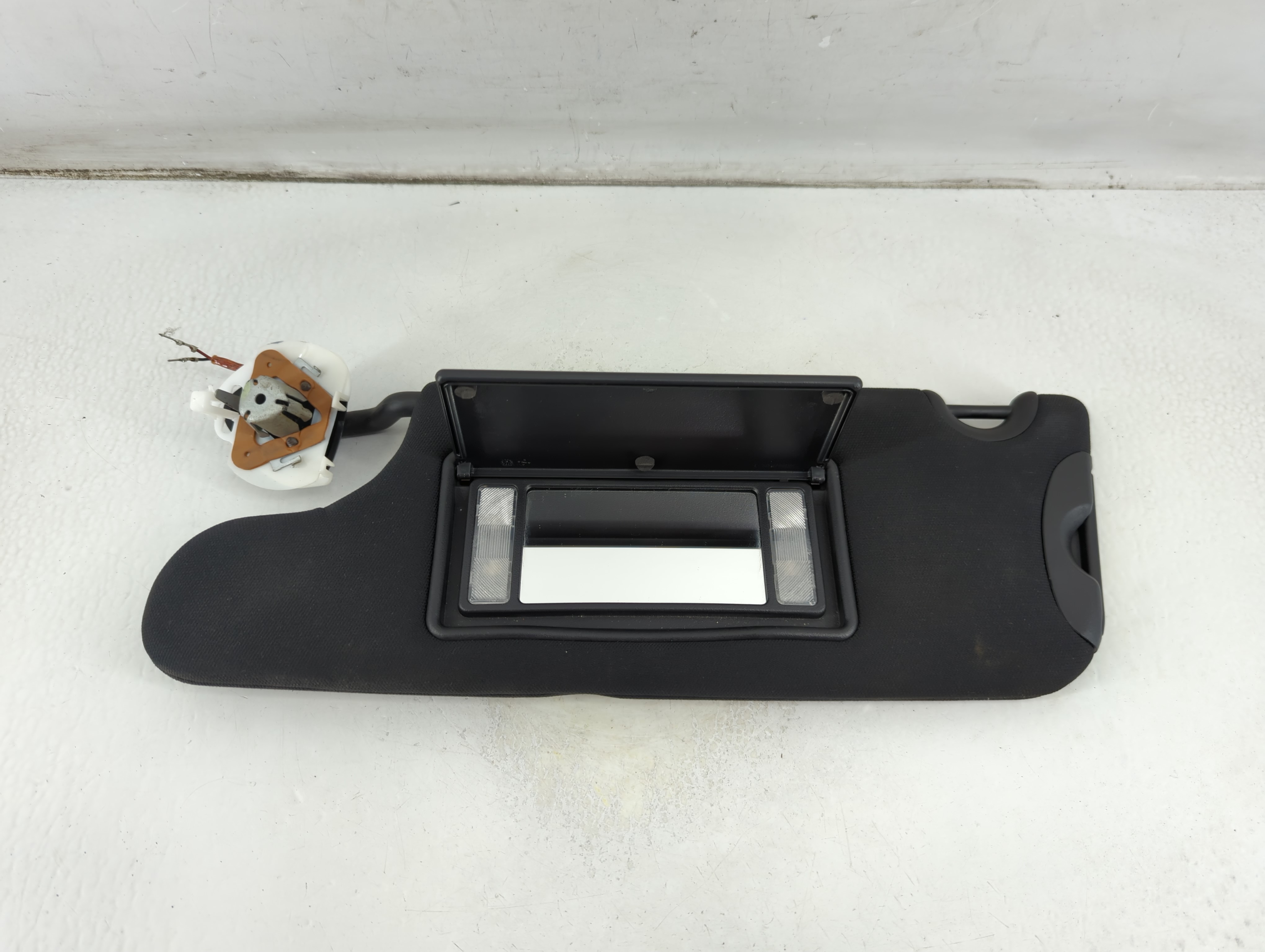 2018-2022 Dodge Challenger Driver Sun Visor Mirror Left Sunvisor 1073805 - Oemusedautoparts1.com