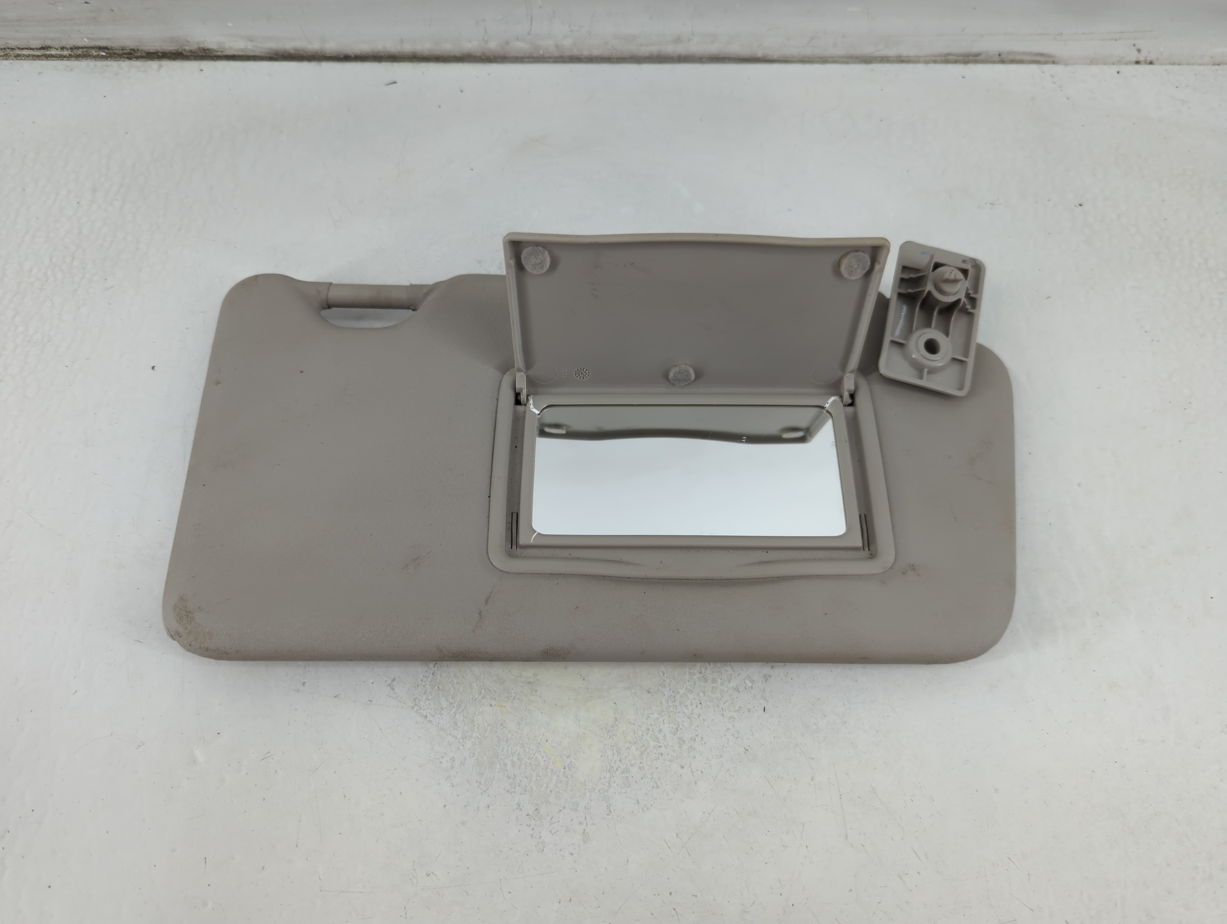 Picture of 2016-2019 Nissan Versa Passenger Sun Visor Mirror Right Sunvisor Gray 1073806
