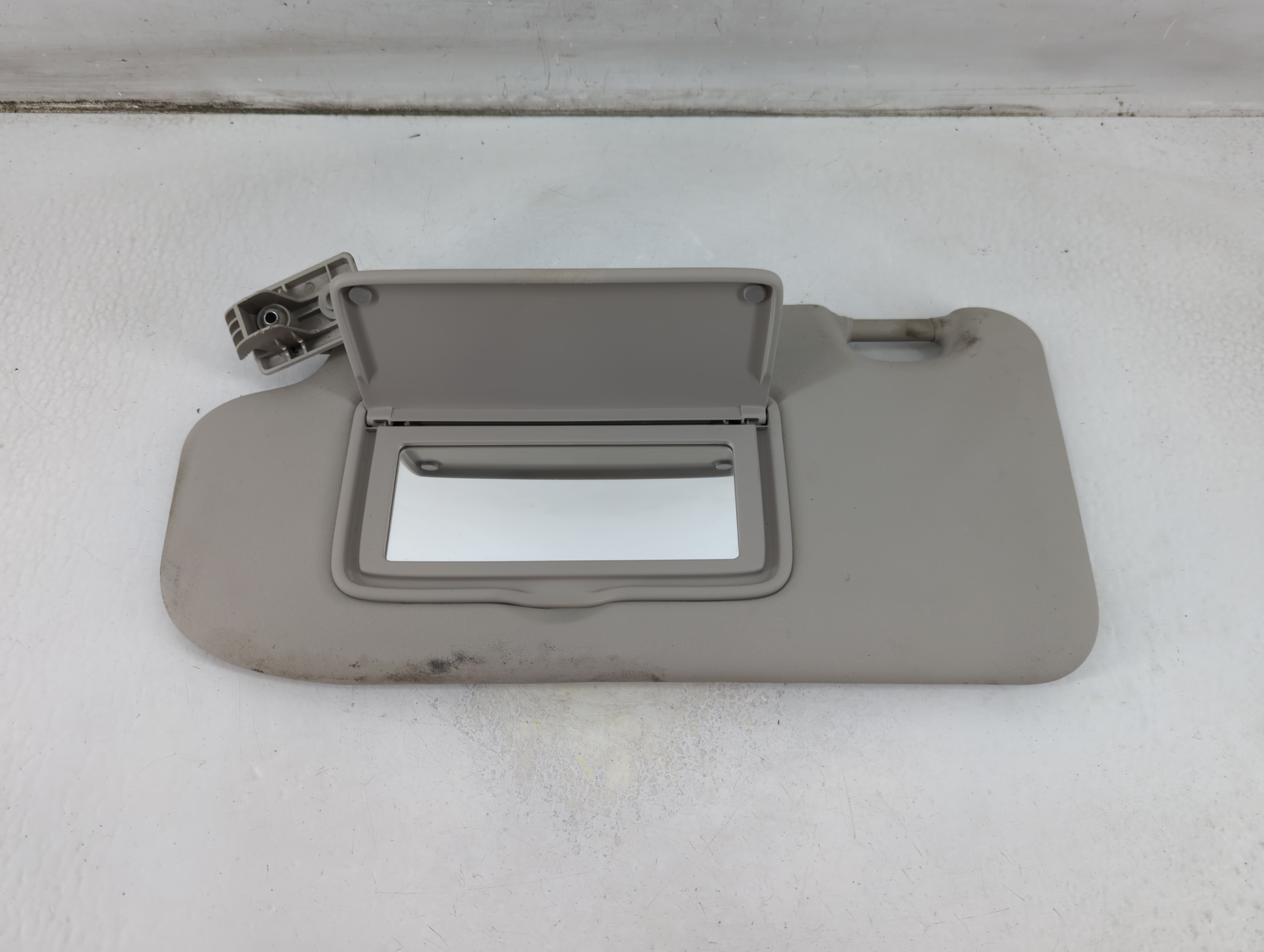 Picture of 2017-2018 Nissan Rogue Sport Passenger Sun Visor Mirror Right Sunvisor 1073808