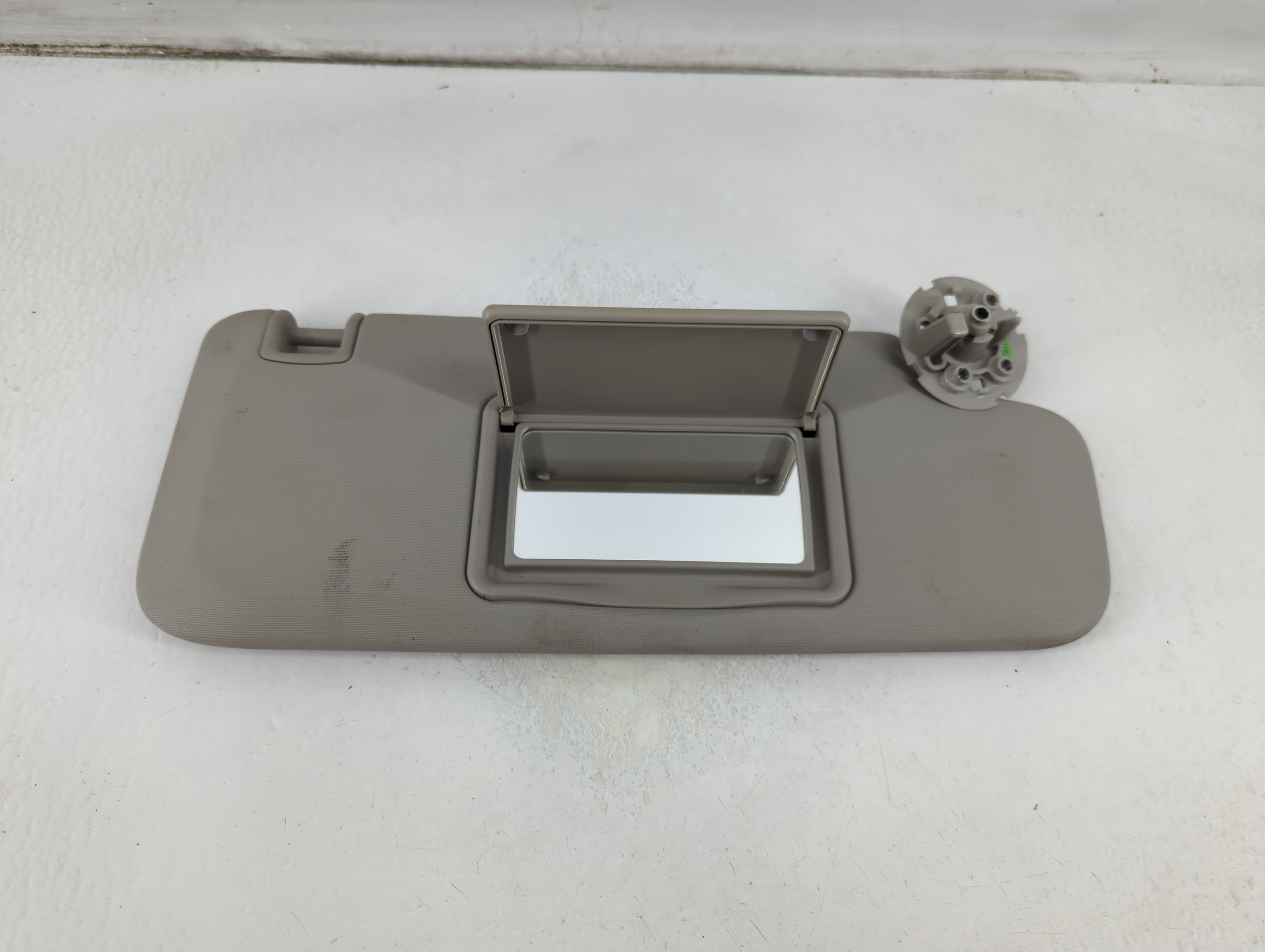 2011-2016 Chevrolet Cruze Passenger Sun Visor Mirror Right Sunvisor Gray 1073811 - Oemusedautoparts1.com