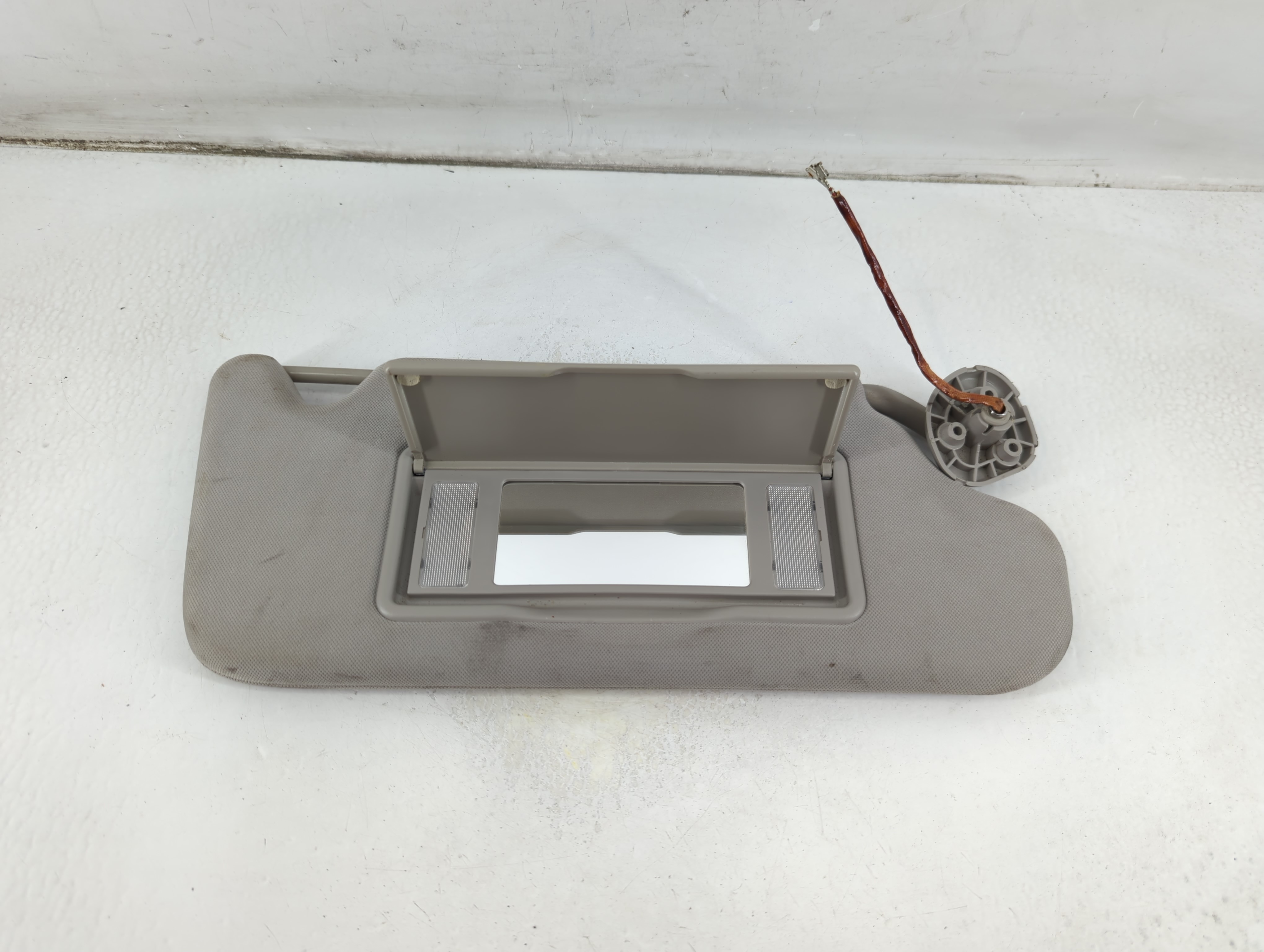 2006-2016 Chevrolet Impala Passenger Sun Visor Mirror Right Sunvisor 1073817 - Oemusedautoparts1.com