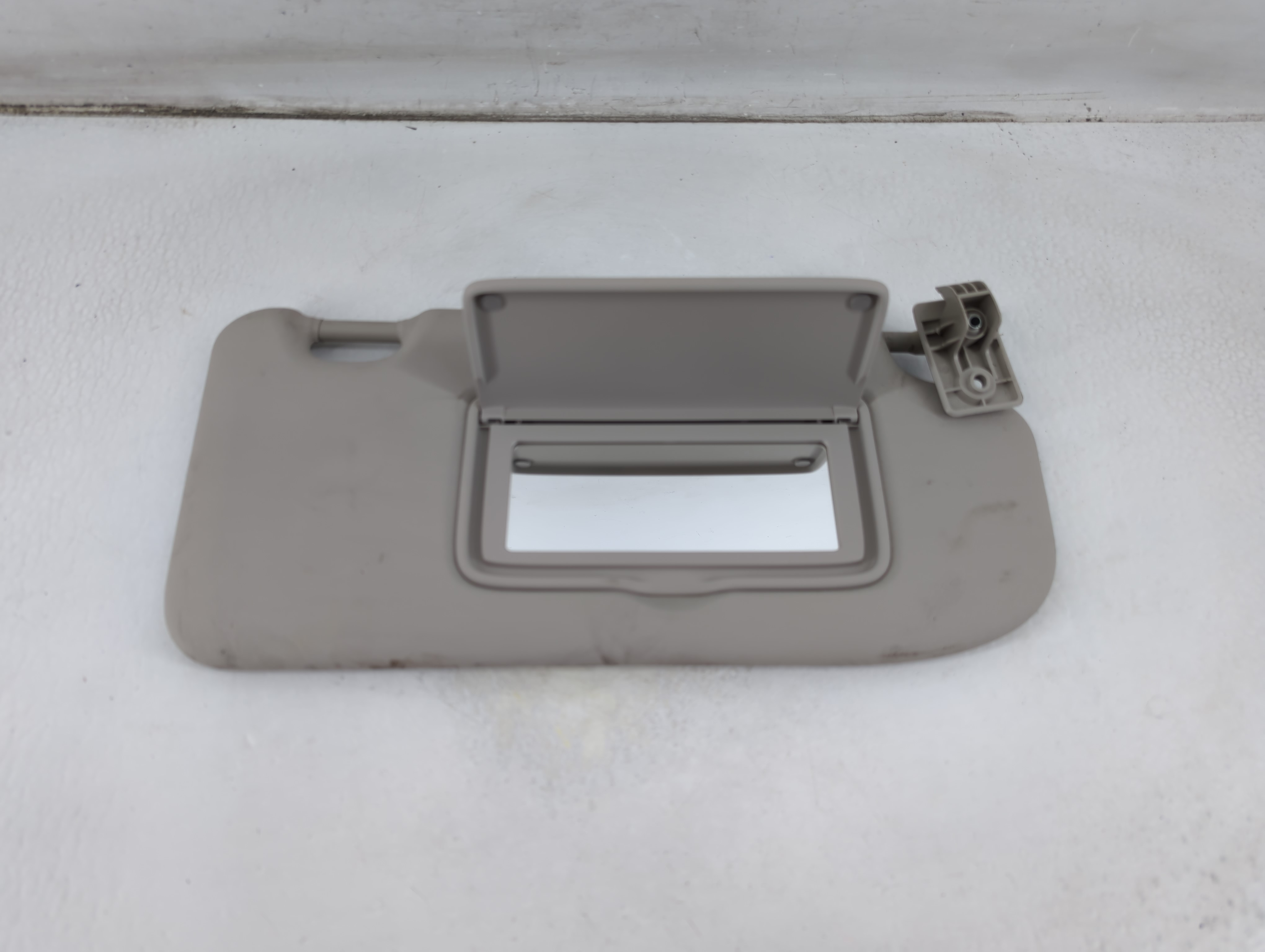 Picture of 2017-2018 Nissan Rogue Sport Driver Sun Visor Mirror Left Sunvisor Gray 1073821