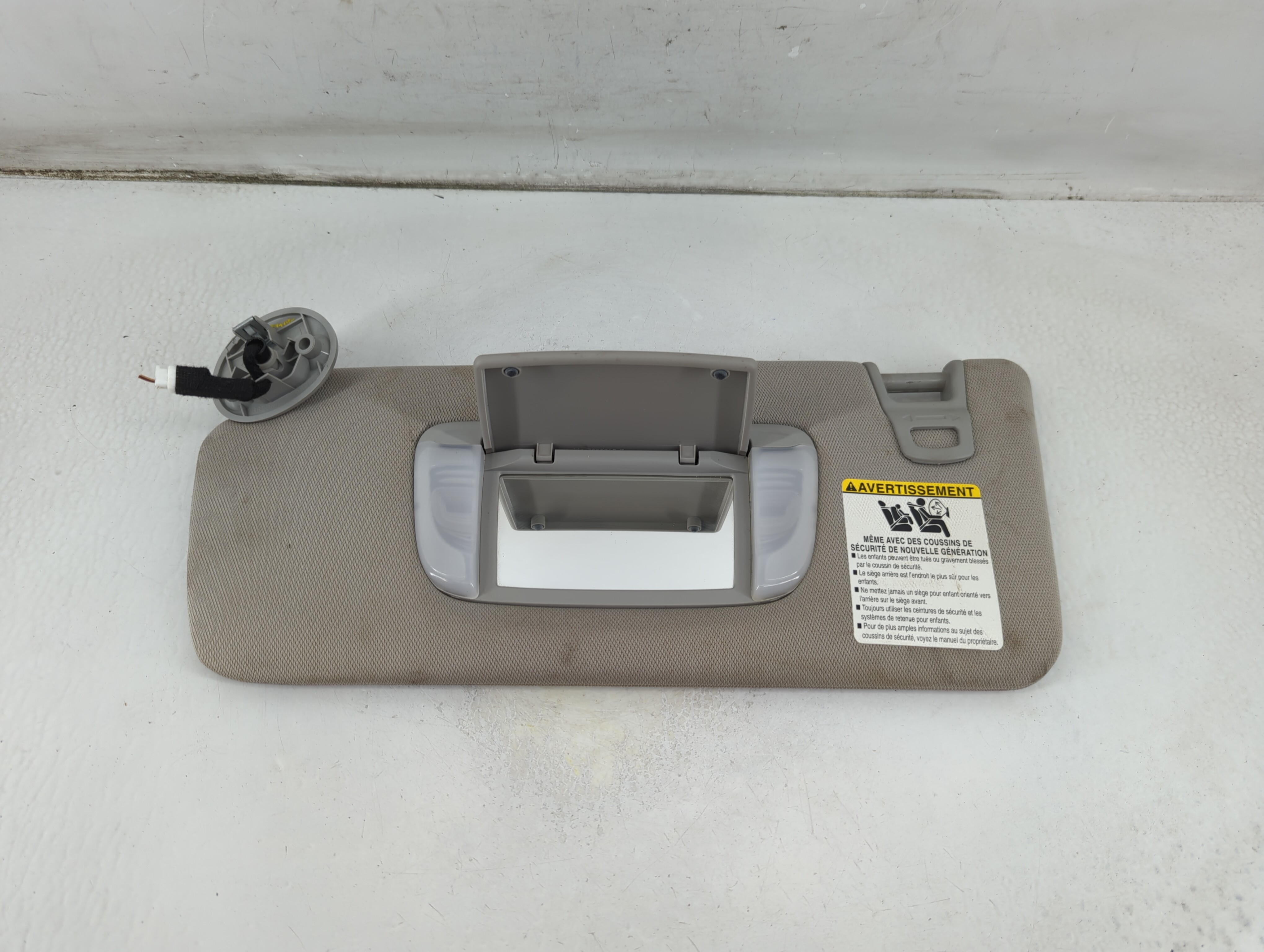 2016-2022 Toyota Tacoma Driver Sun Visor Mirror Left Sunvisor Grey 1073825 - Oemusedautoparts1.com