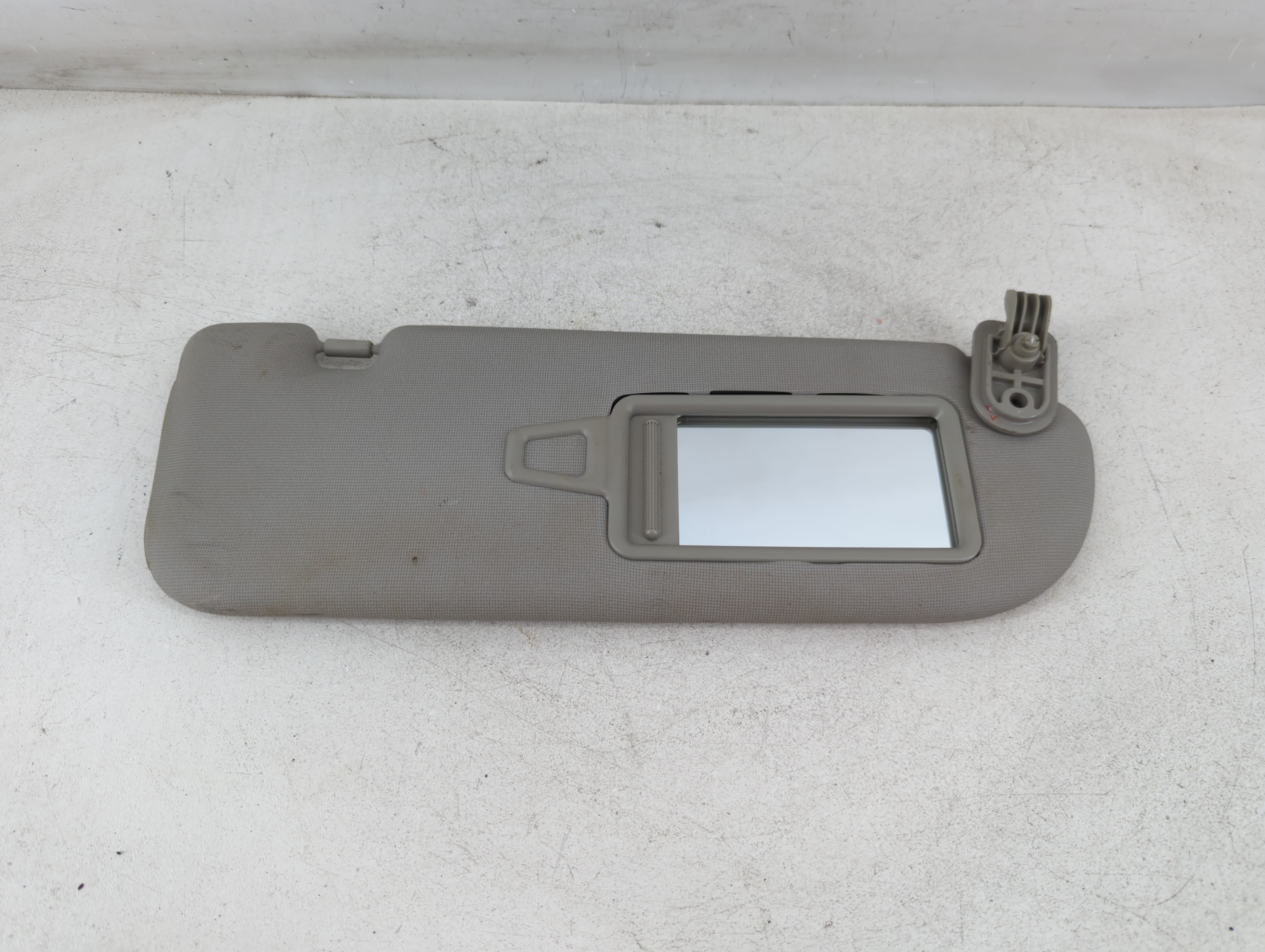 Kia Forte Passenger Sun Visor Mirror Right Sunvisor Ivory 1073830 - Oemusedautoparts1.com