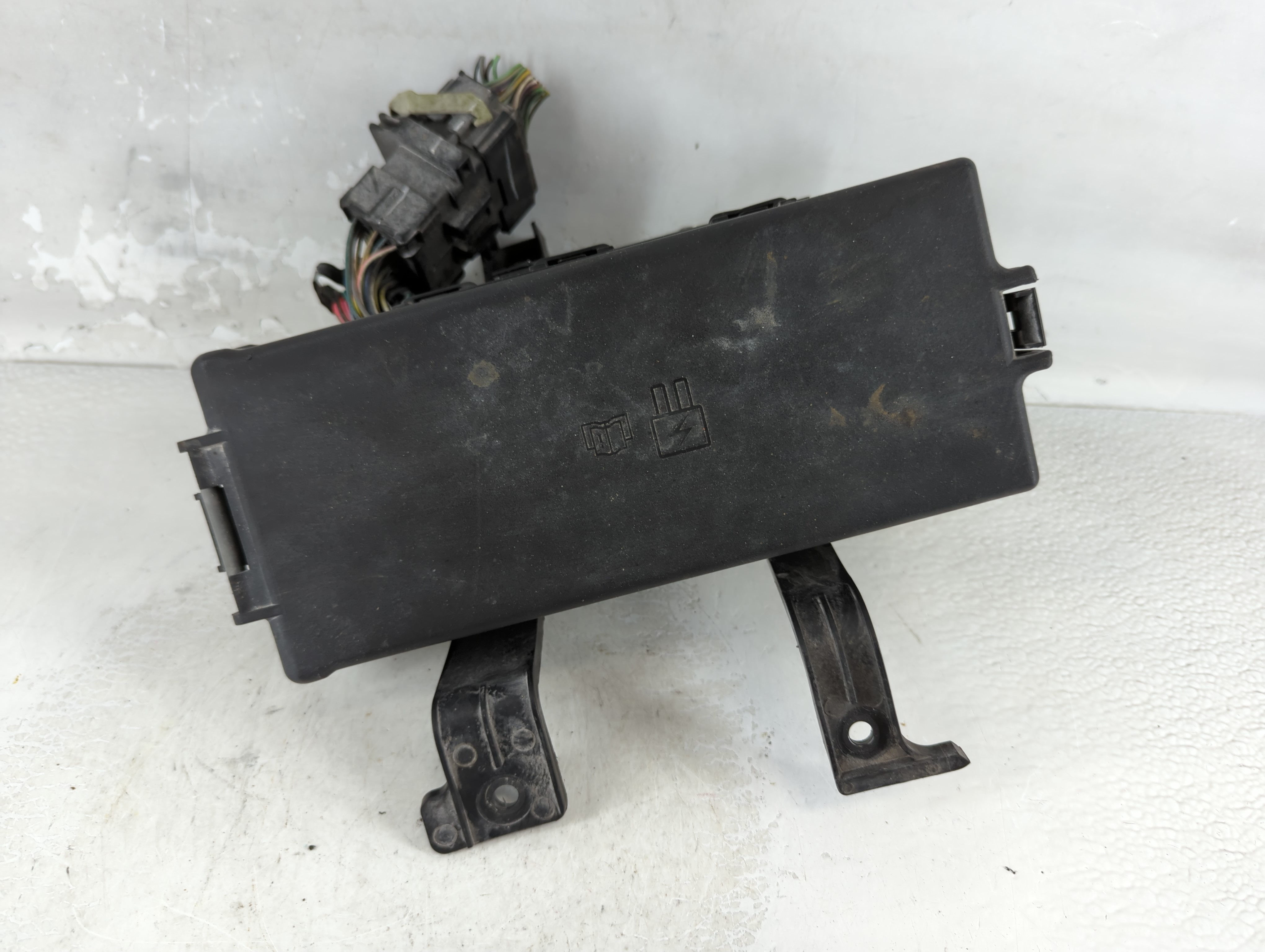2010-2012 Ford Fusion Fusebox Fuse Box Relay Module Be5t-14290-e 1073874 - Oemusedautoparts1.com