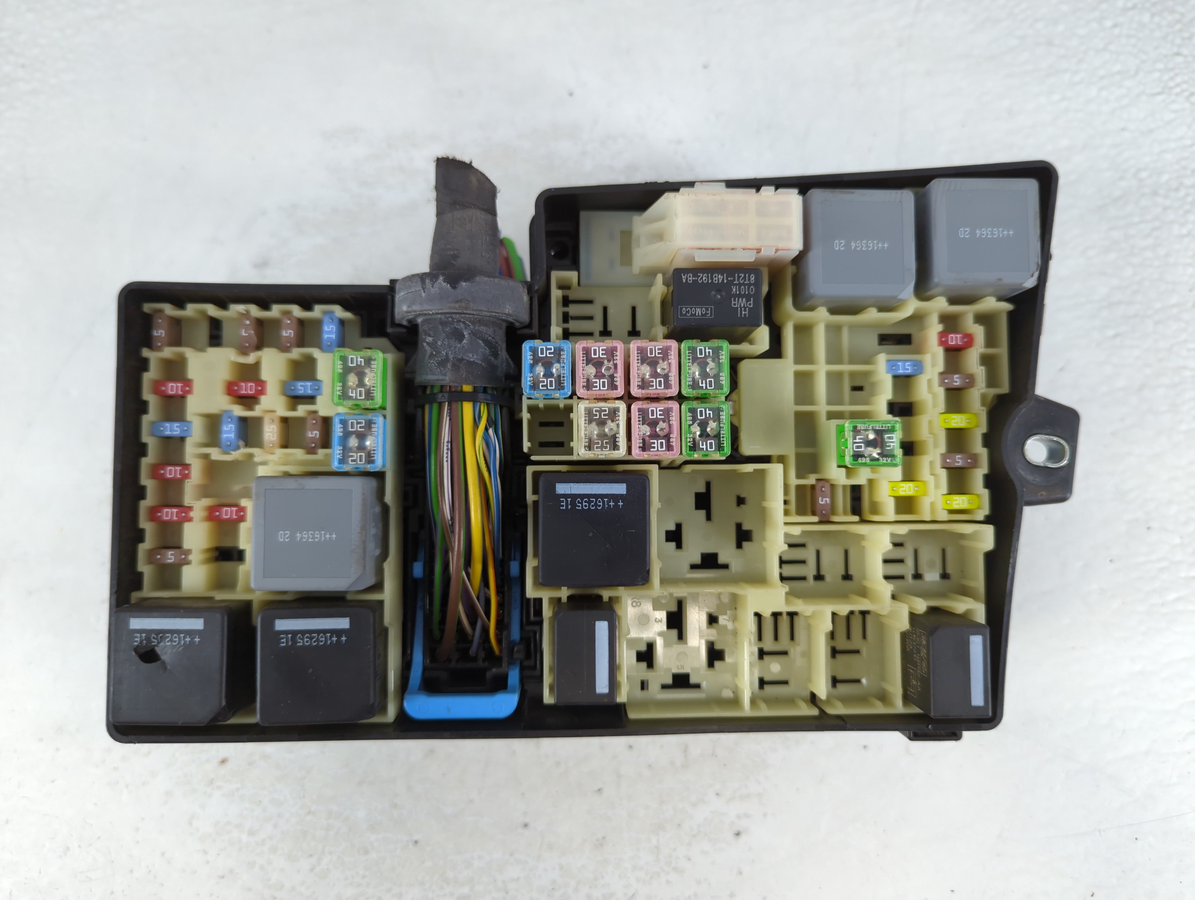2017-2017 Ford Escape Fusebox Fuse Box Relay Module Av6t-14a142-ab 1073876 - Oemusedautoparts1.com