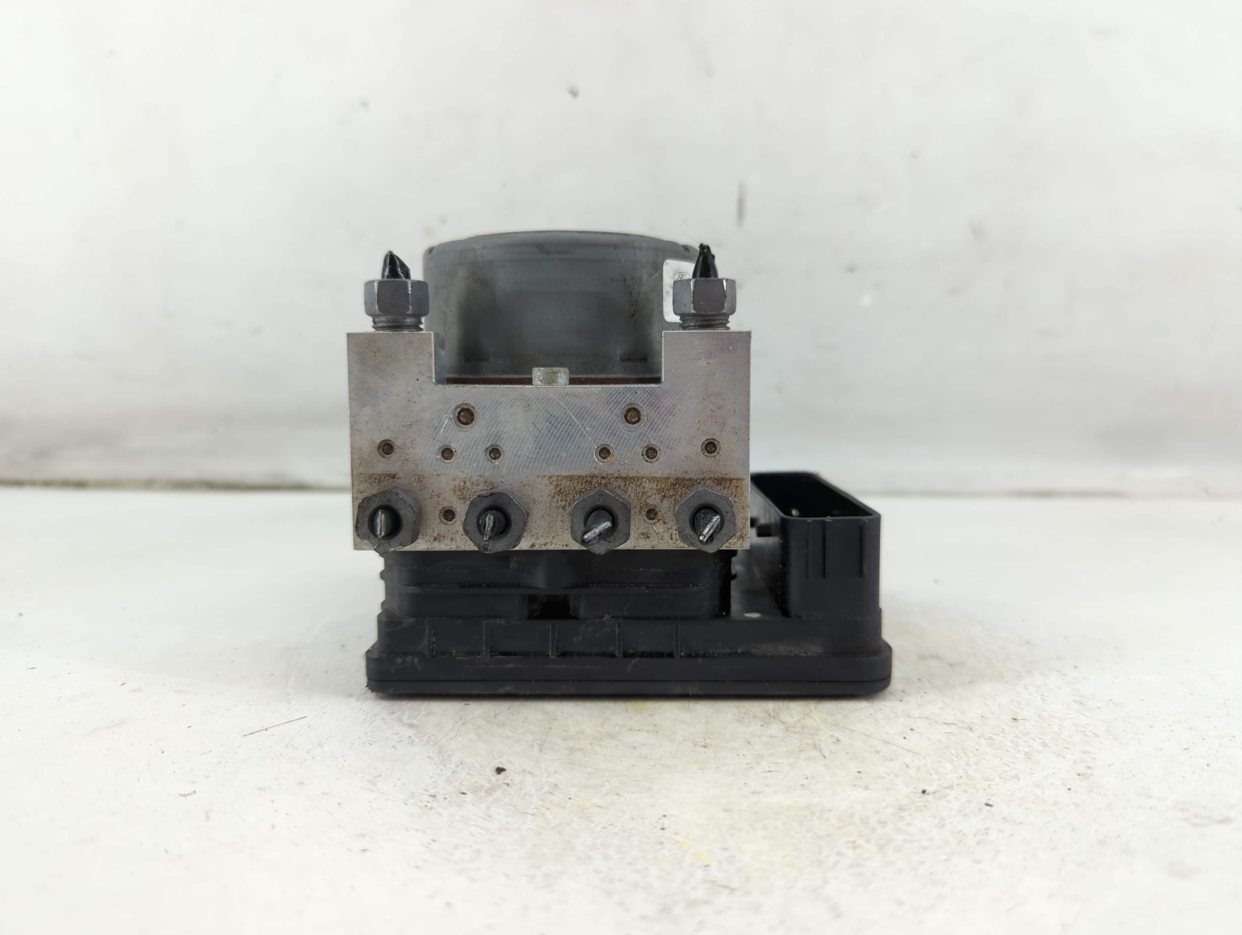 2017-2018 Lincoln Mkz Abs Pump Control Module 1073899 - Oemusedautoparts1.com