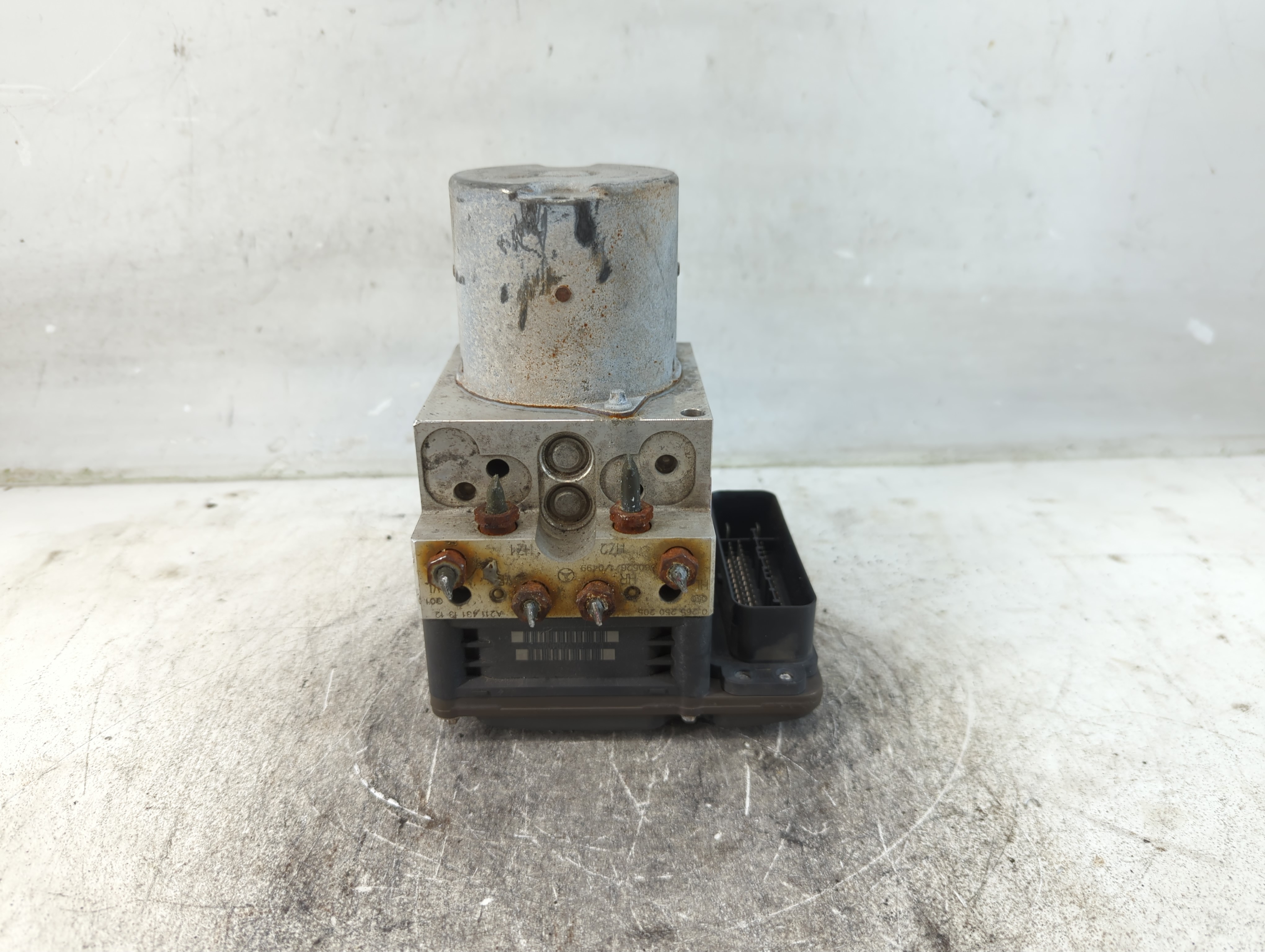 2003-2004 Mercedes-benz E320 Abs Pump Control Module 1074015 - Oemusedautoparts1.com