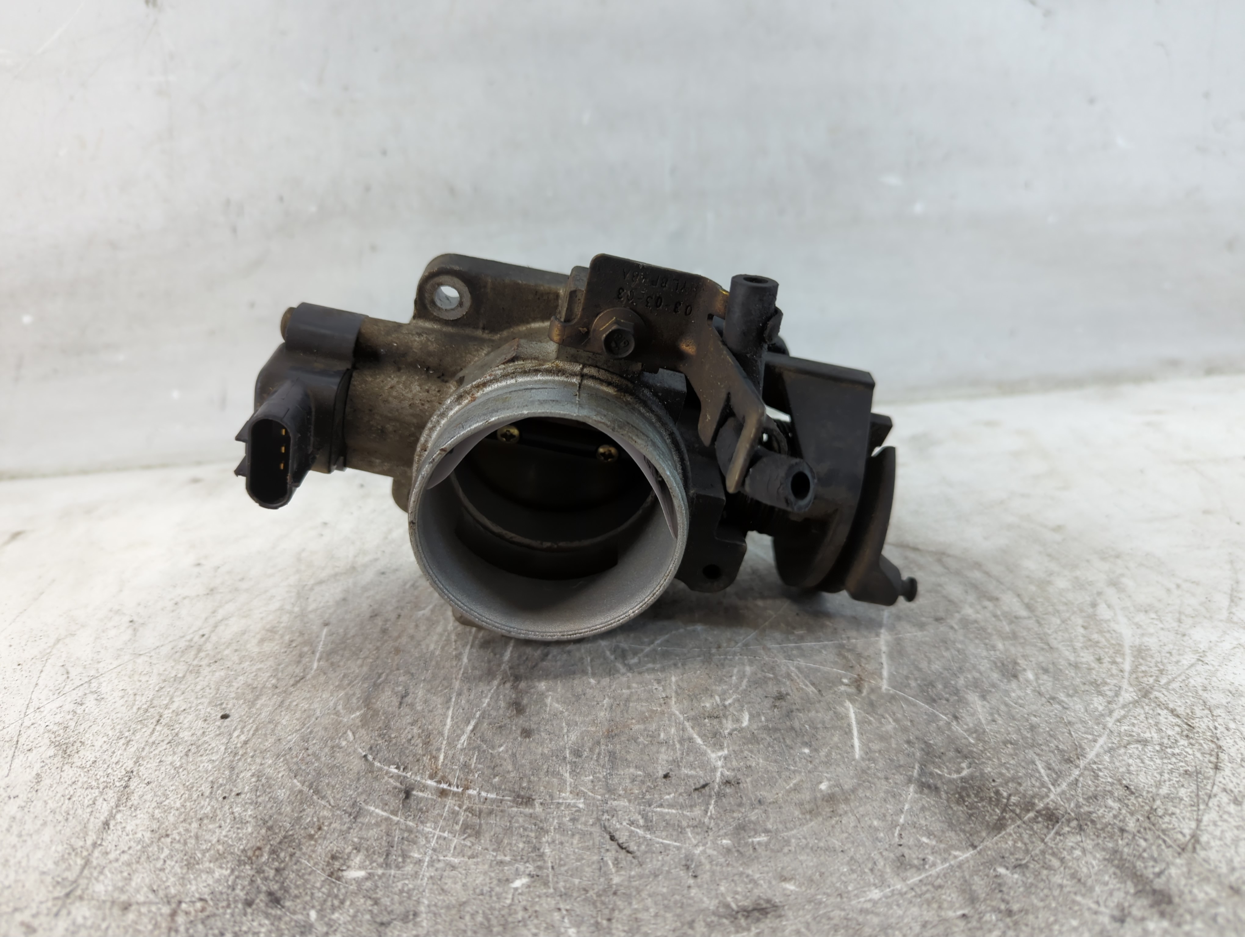 2002-2004 Ford Escape Throttle Body 1074055 - Oemusedautoparts1.com