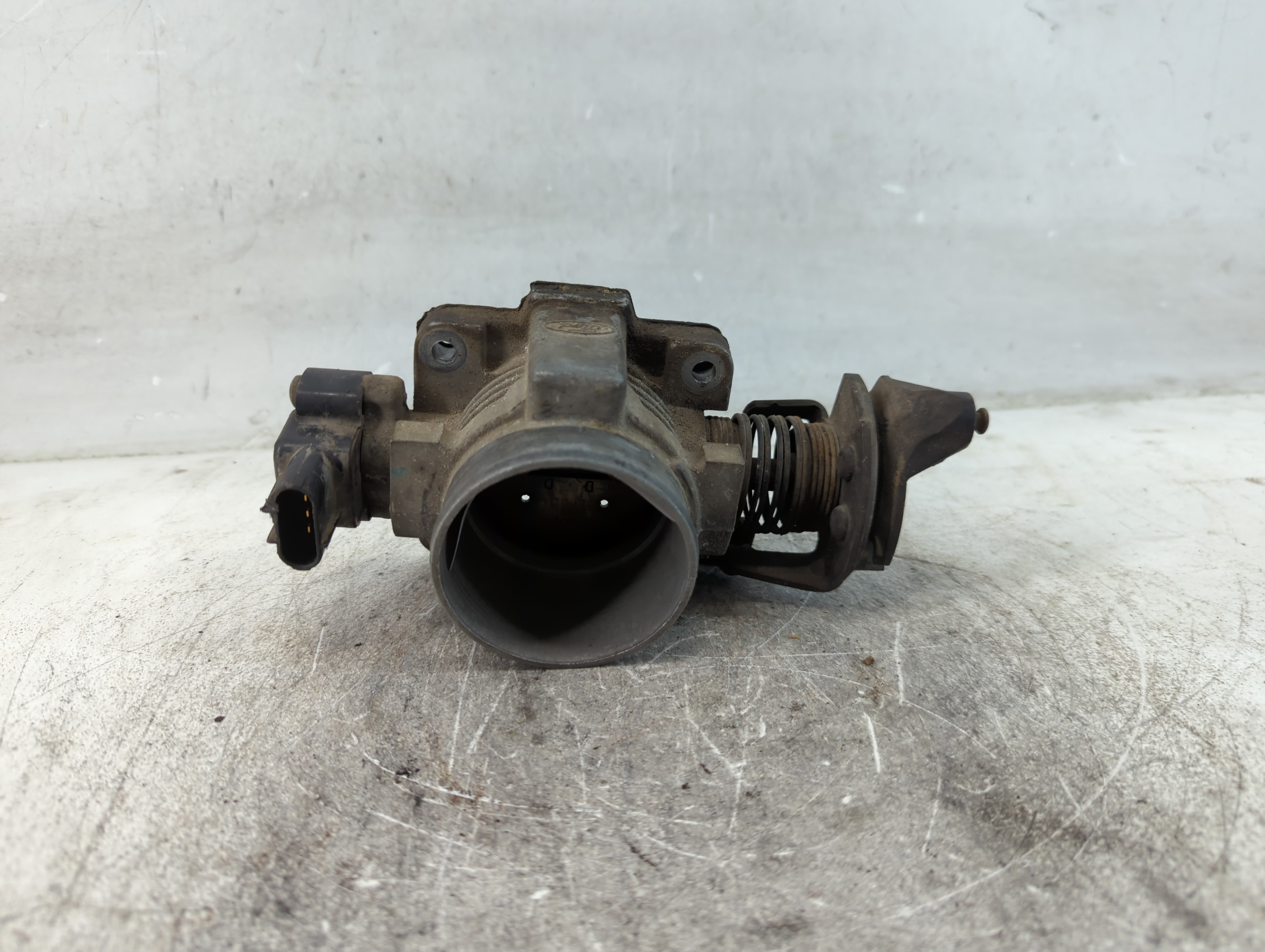 1999-2000 Ford F-150 Throttle Body 1074072 - Oemusedautoparts1.com