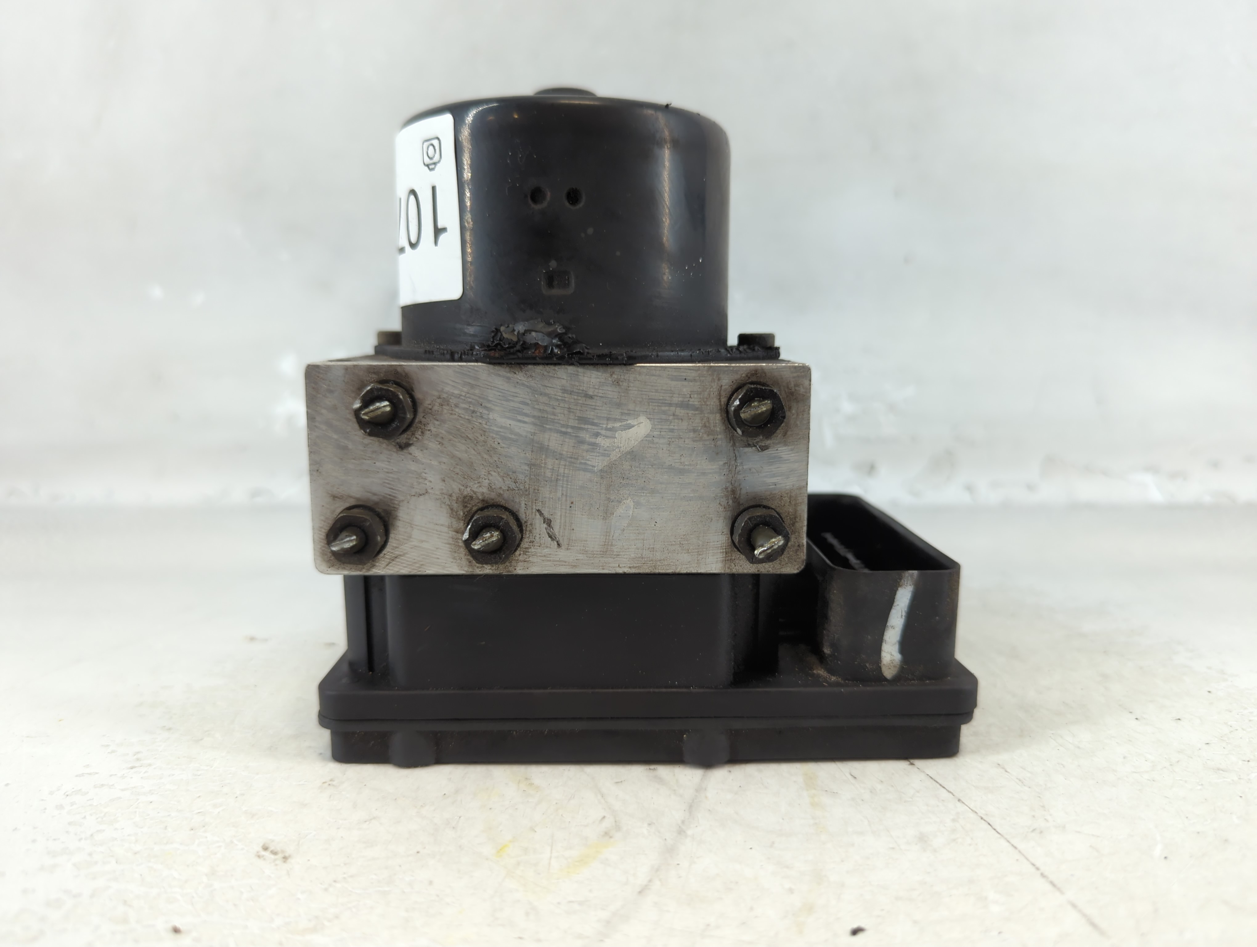 2003-2004 Nissan Xterra Abs Pump Control Module 1074113 - Oemusedautoparts1.com