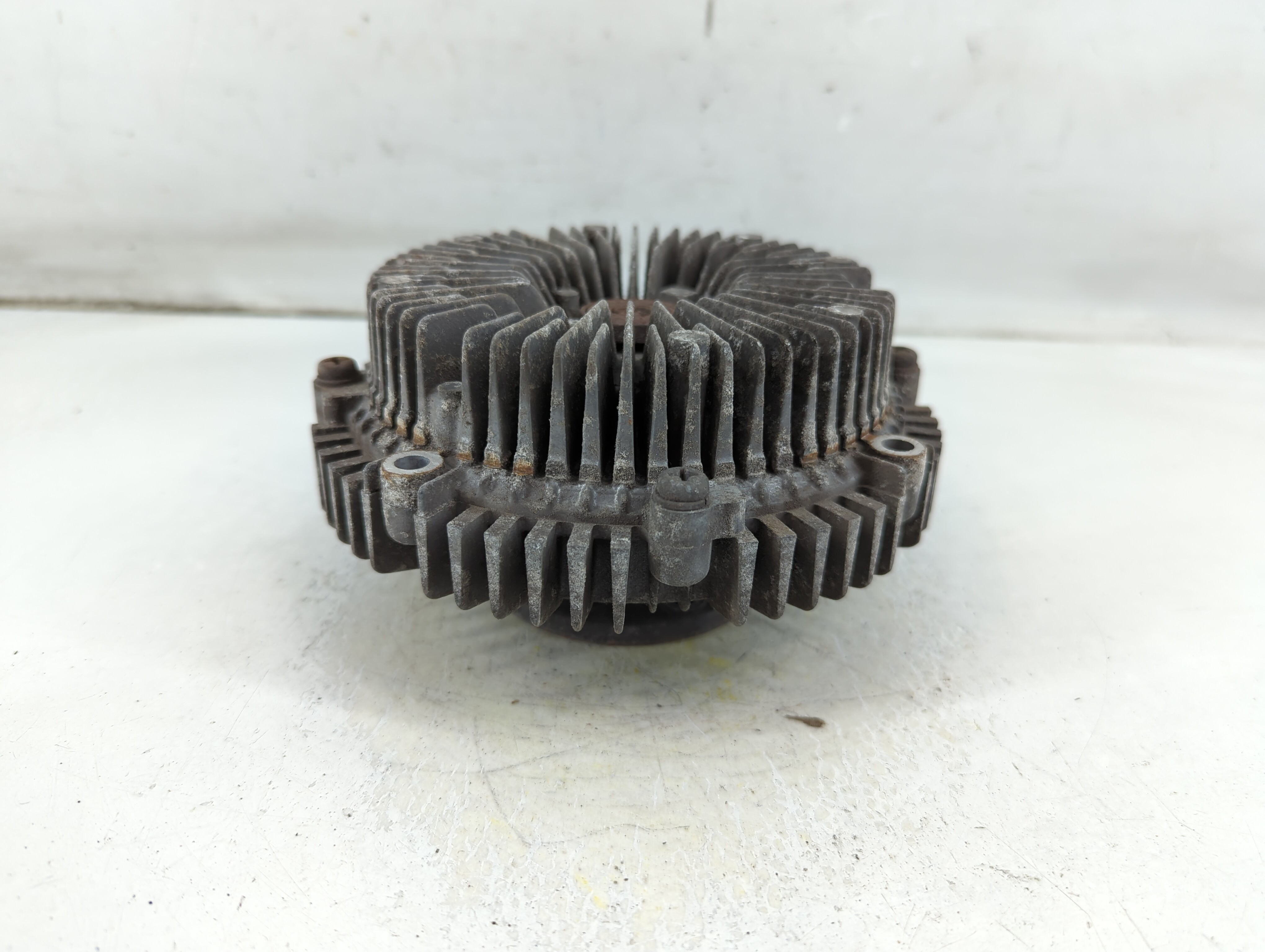 2001-2004 Nissan Pathfinder Radiator Cooling Fan Clutch 1074180 - Oemusedautoparts1.com