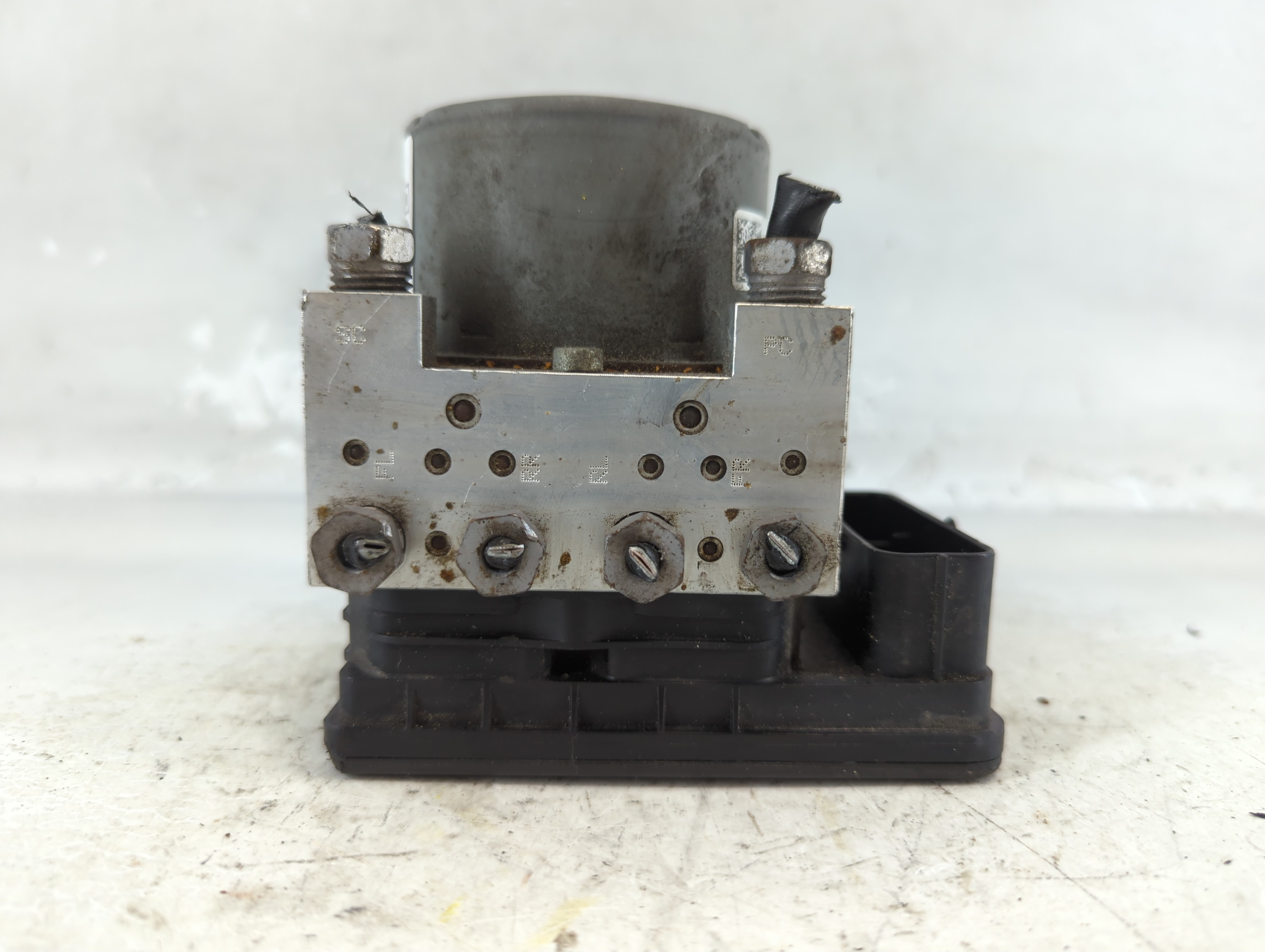 2017-2018 Cadillac Ats Abs Pump Control Module 1074289 - Oemusedautoparts1.com