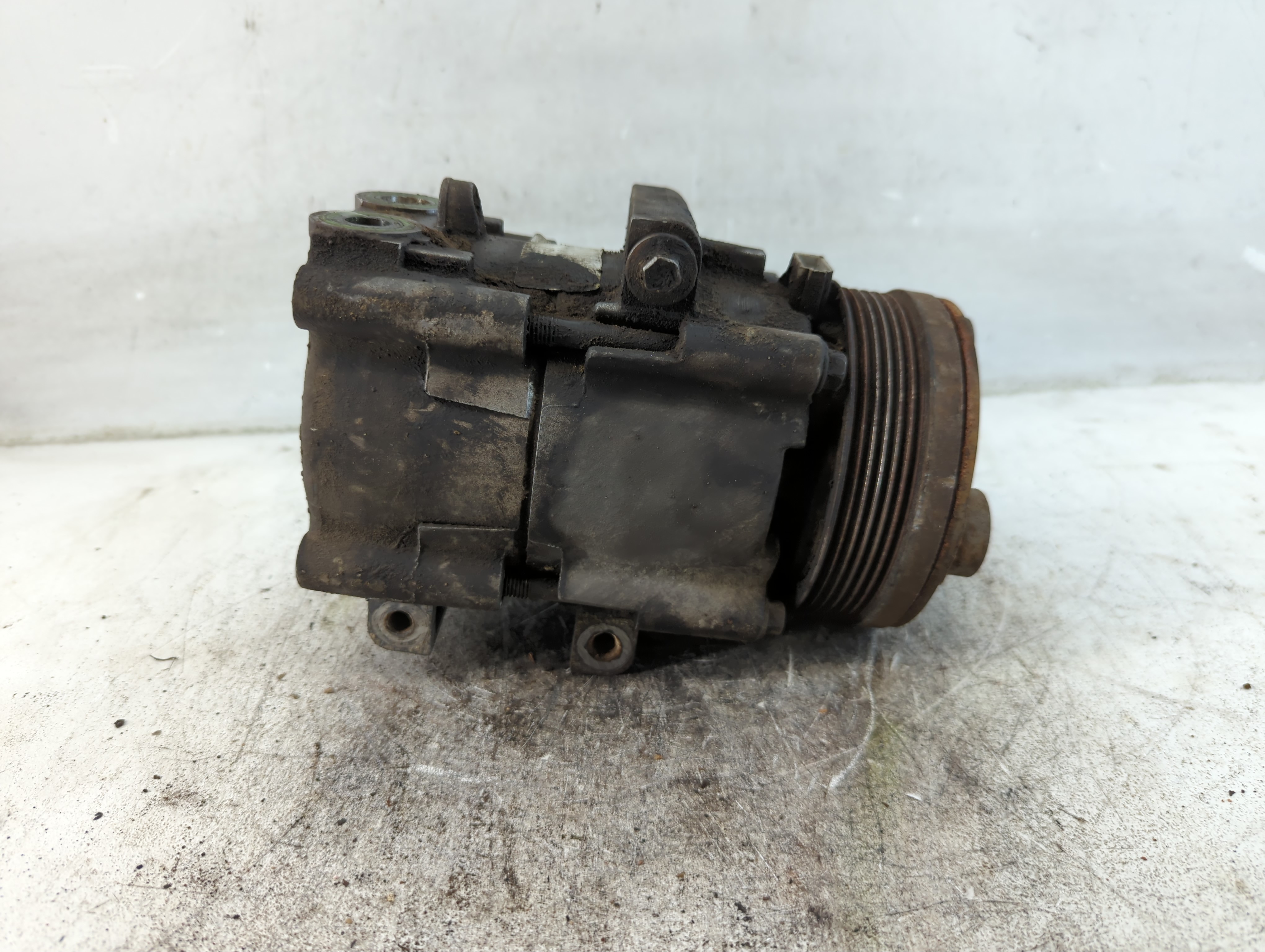 Picture of 1997-2006 Ford F-150 Air Conditioning A/c Ac Compressor Oem 1074304