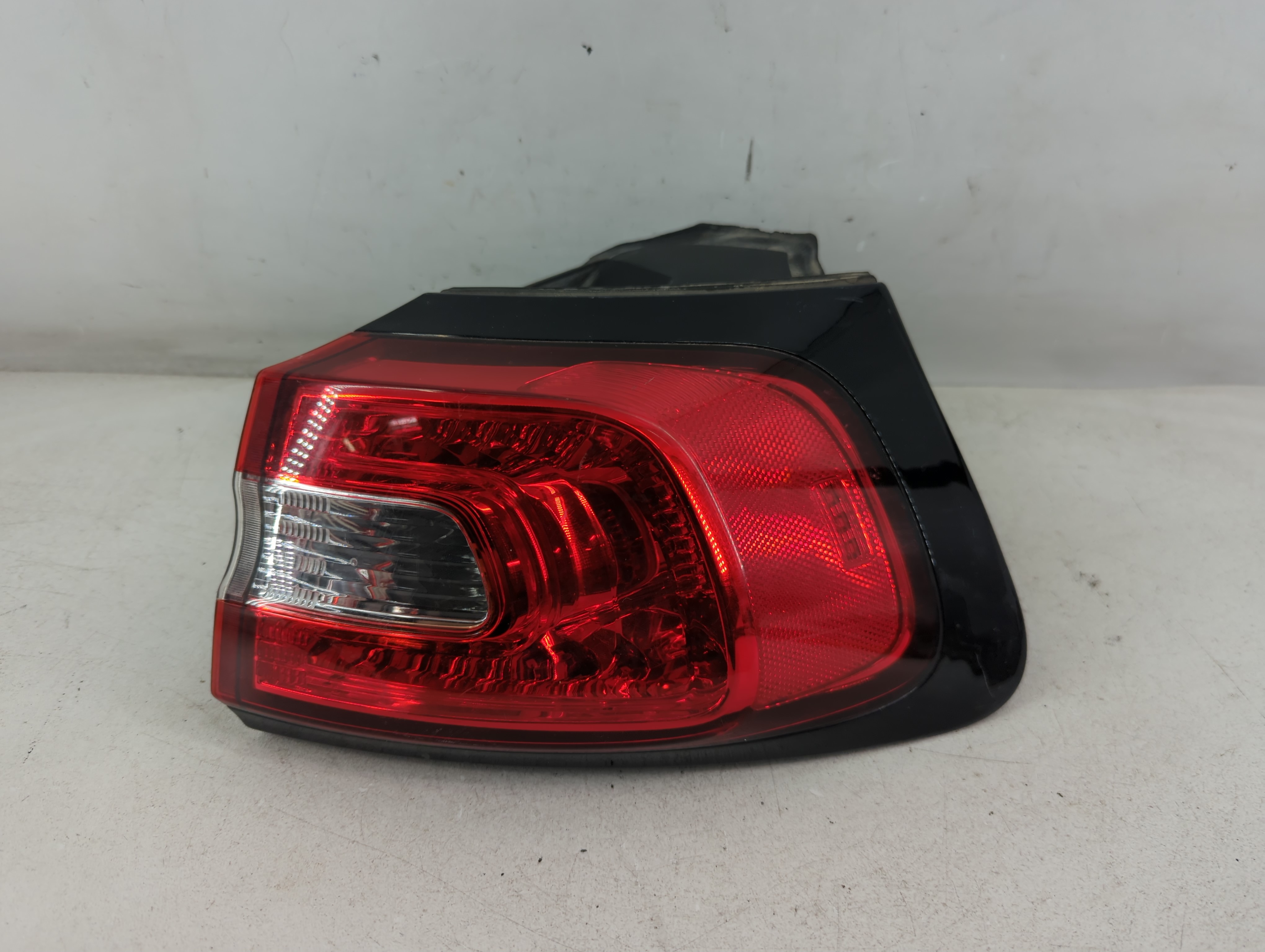 2014-2018 Jeep Cherokee Passenger Right Side Tail Light Taillight Oem 1074328 - Oemusedautoparts1.com