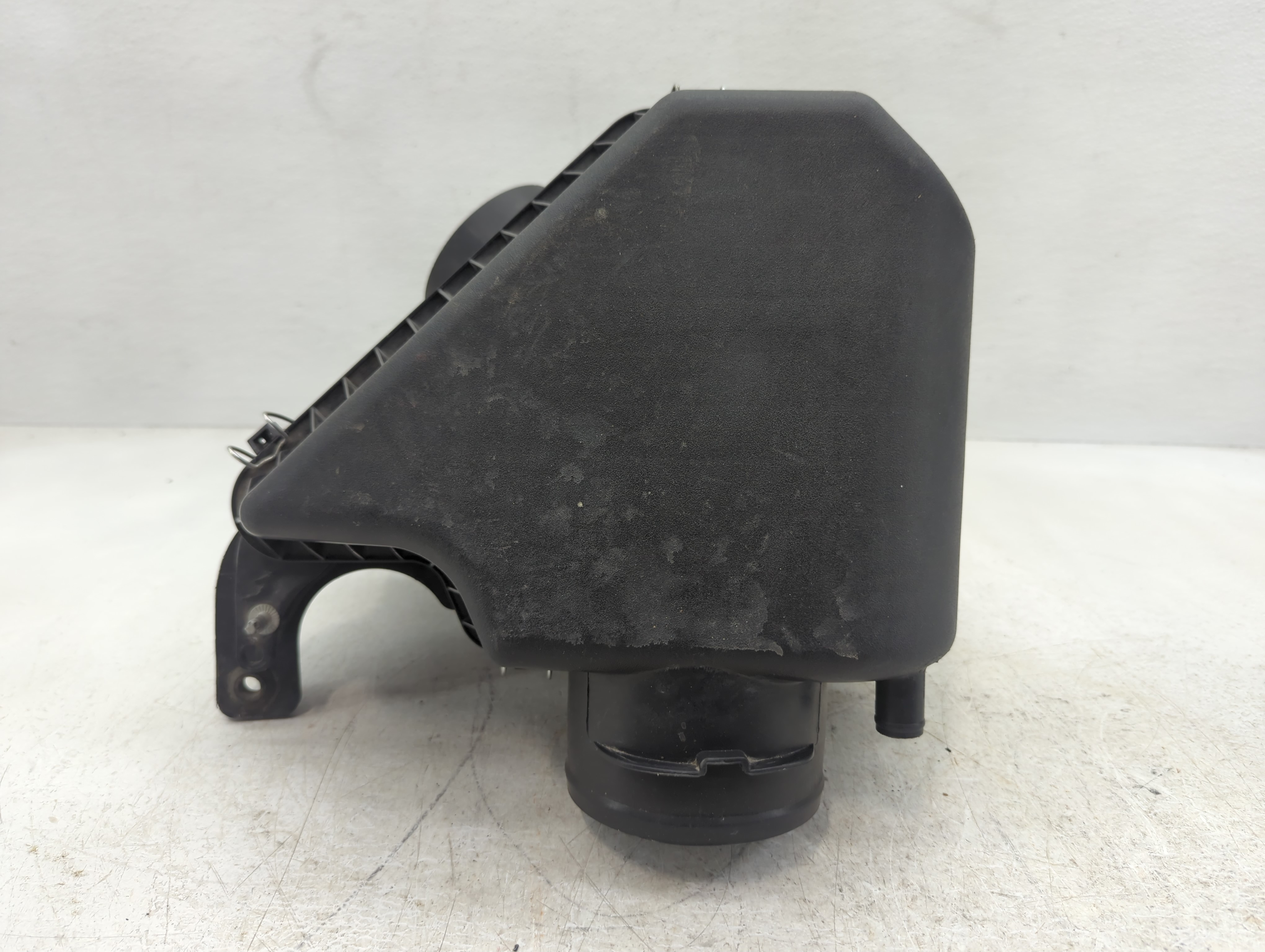 Picture of Dodge Caravan Air Cleaner Intake-duct Hose Tube 1074333