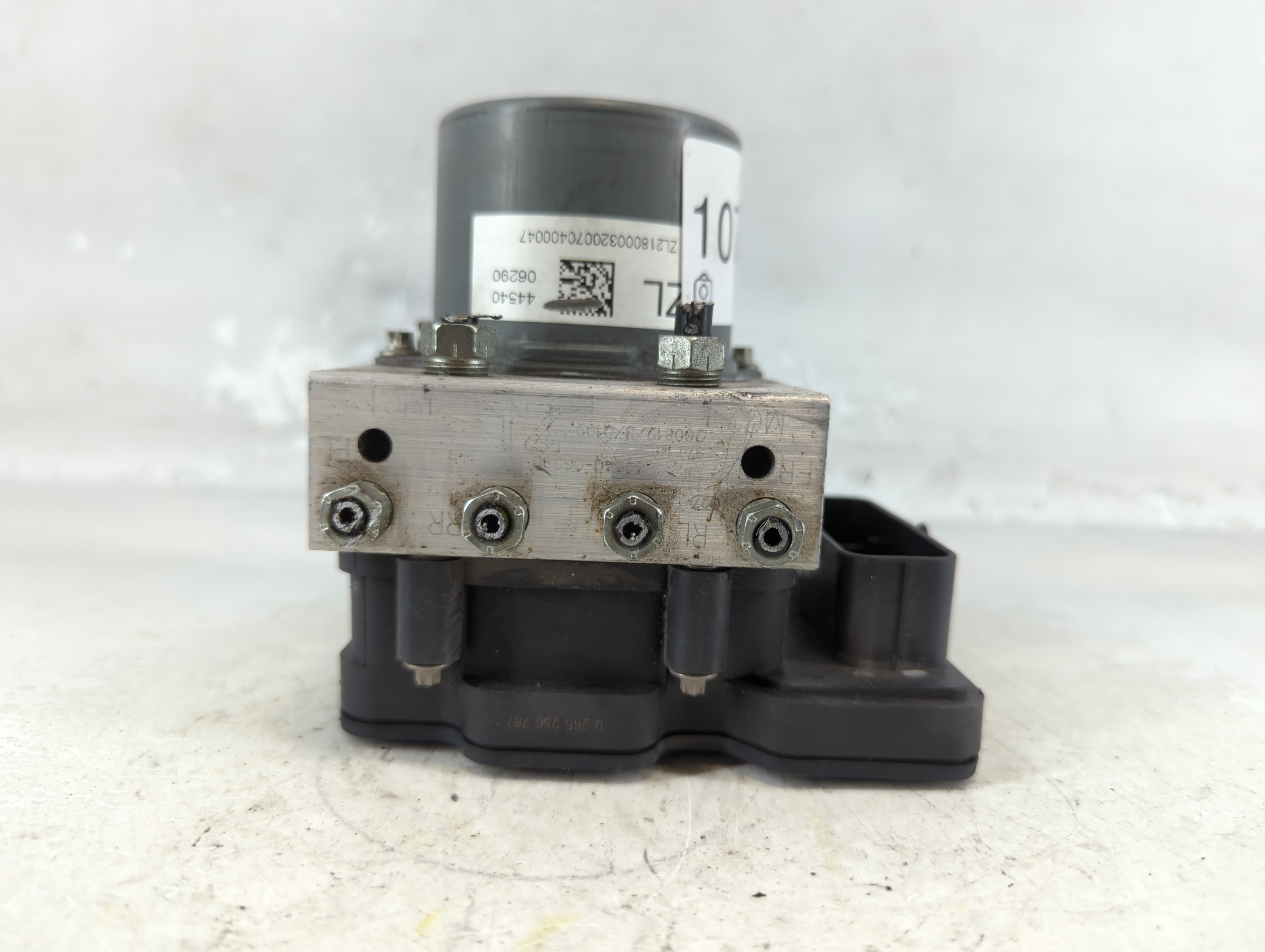 2018-2020 Toyota Camry Abs Pump Control Module 1074344 - Oemusedautoparts1.com