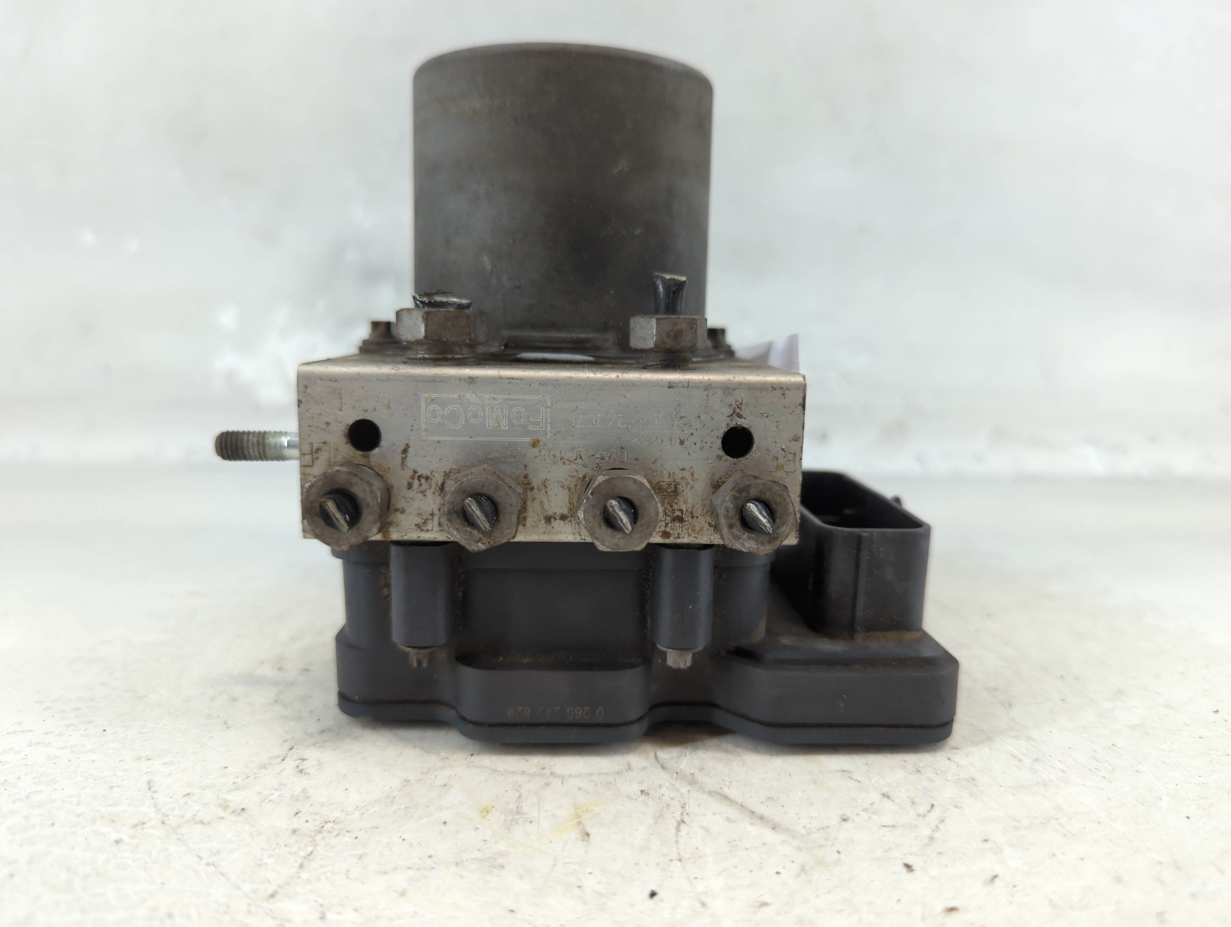 2015-2016 Ford F-150 Abs Pump Control Module 1074349 - Oemusedautoparts1.com