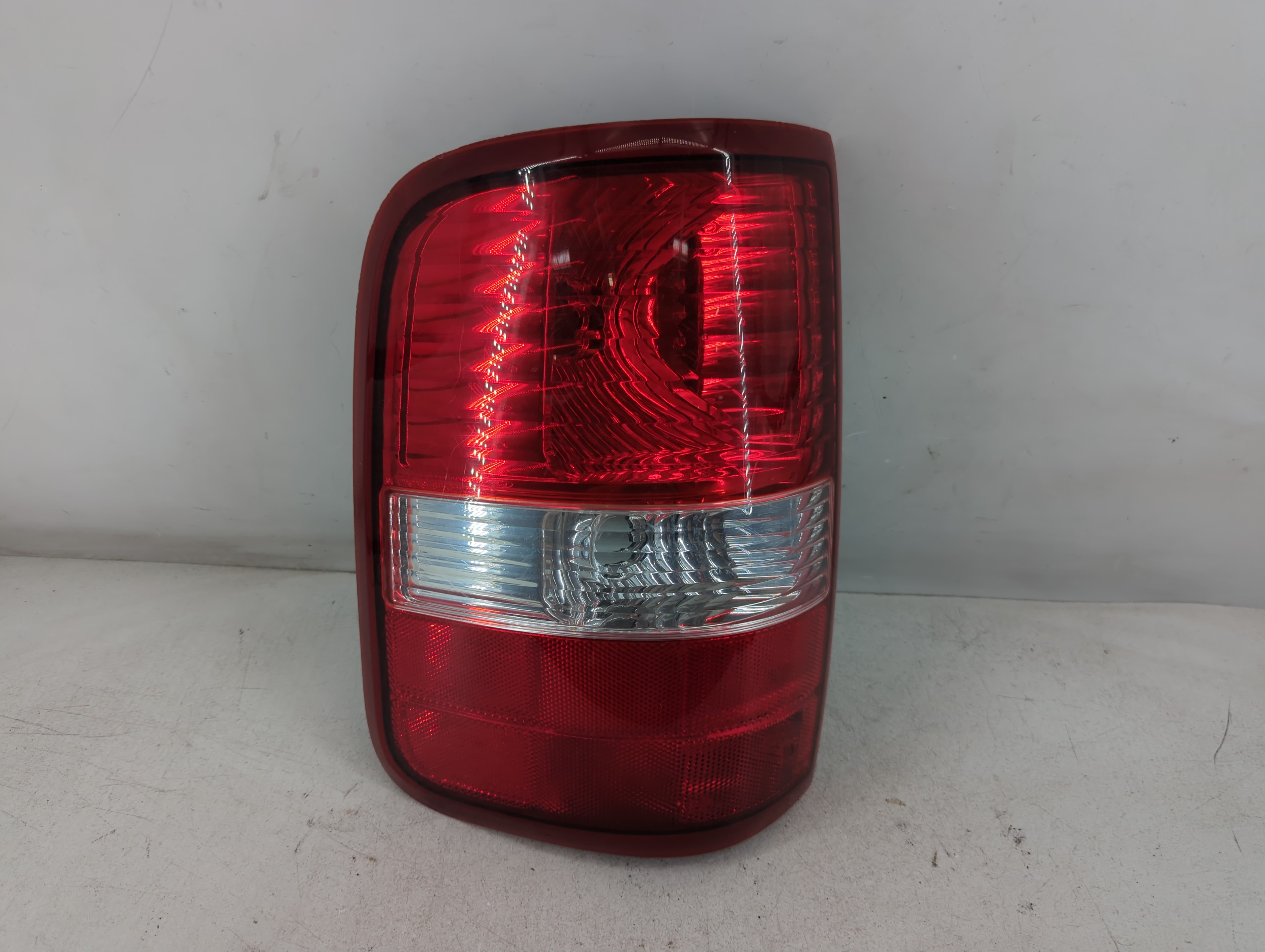 2004-2008 Ford F-150 Passenger Right Side Tail Light Taillight Oem 1074352 - Oemusedautoparts1.com