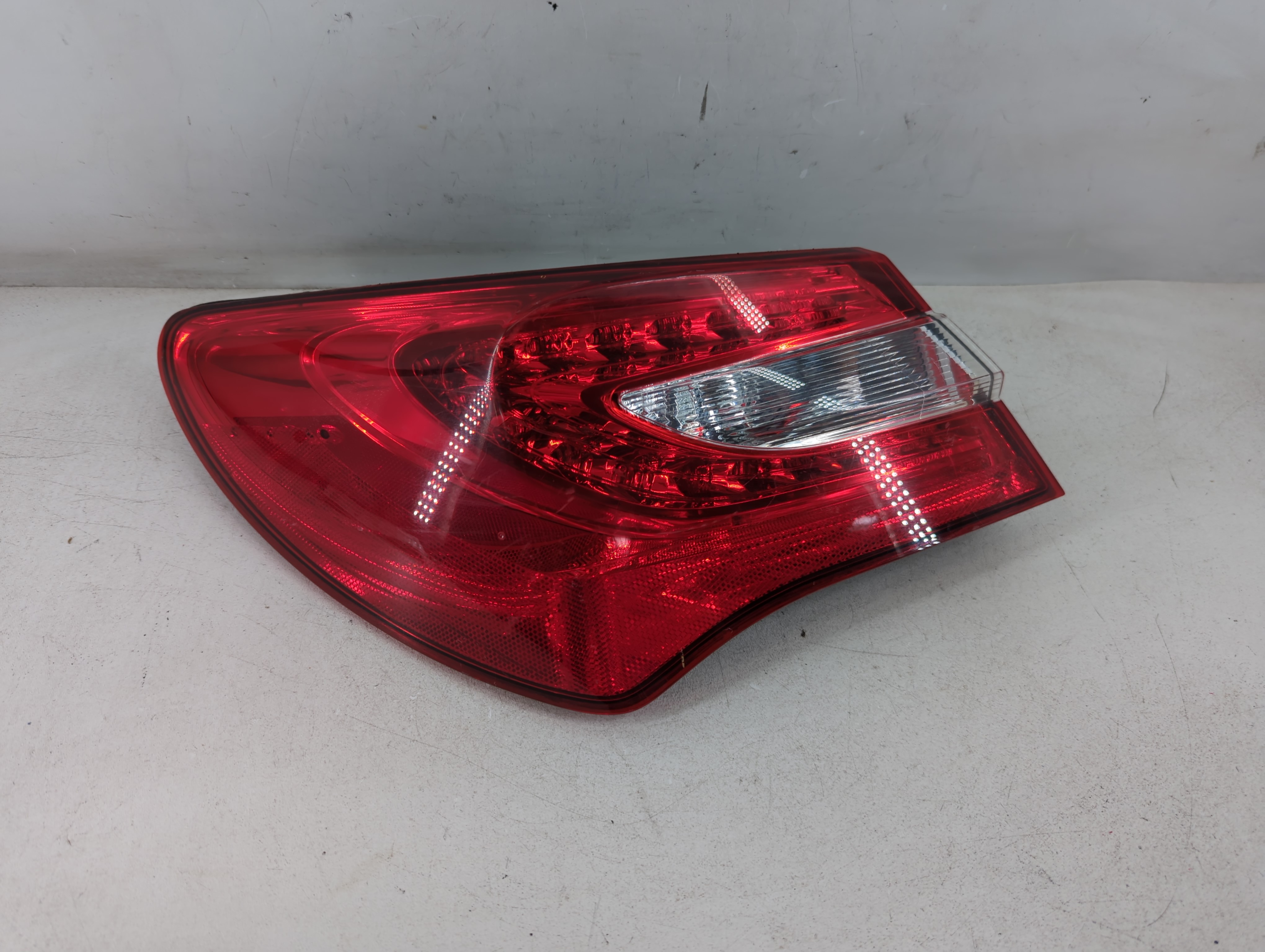 2011-2014 Chrysler 200 Driver Left Side Tail Light Taillight Oem 1074368 - Oemusedautoparts1.com