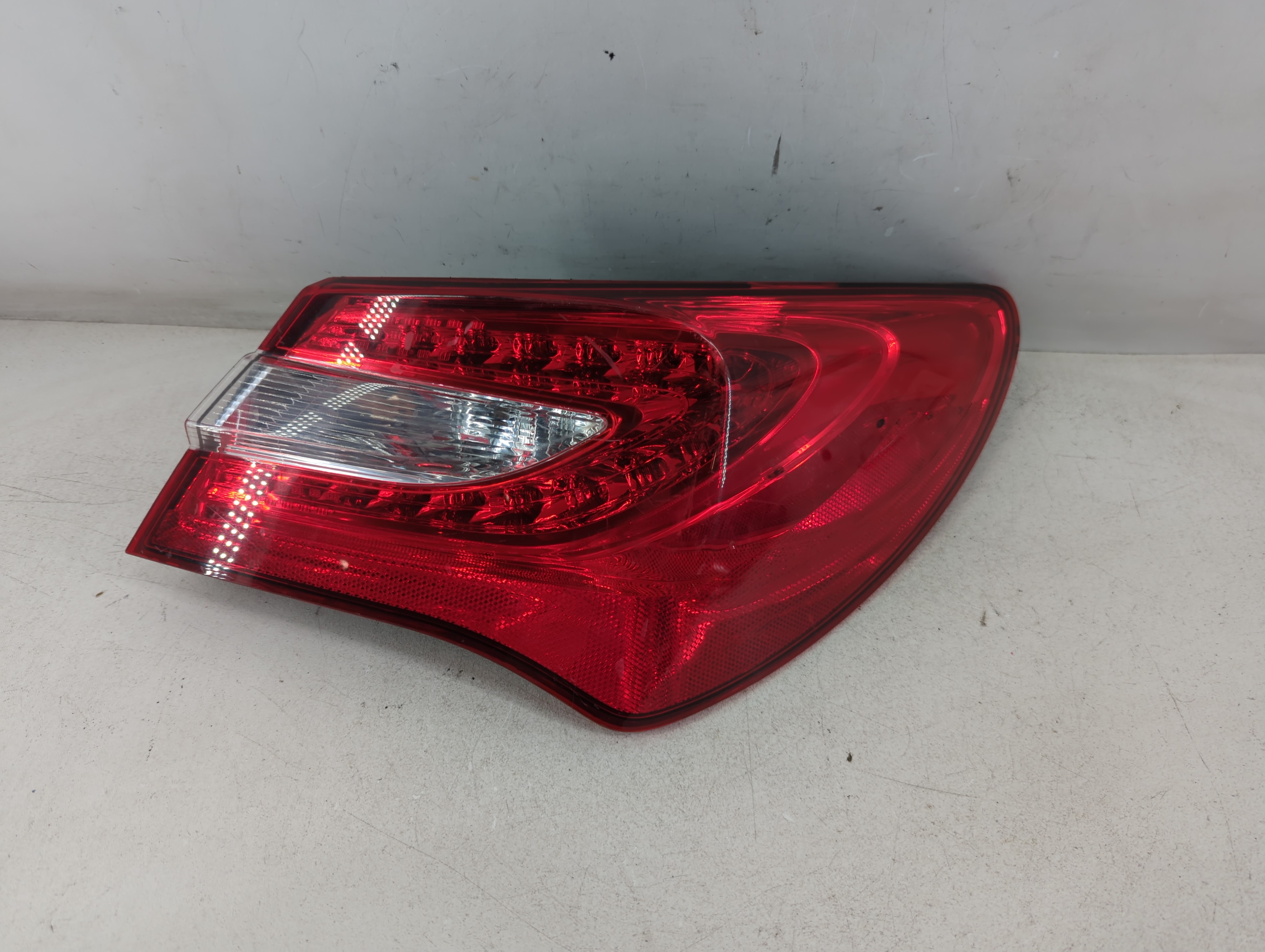 2011-2014 Chrysler 200 Passenger Right Side Tail Light Taillight Oem 1074370 - Oemusedautoparts1.com