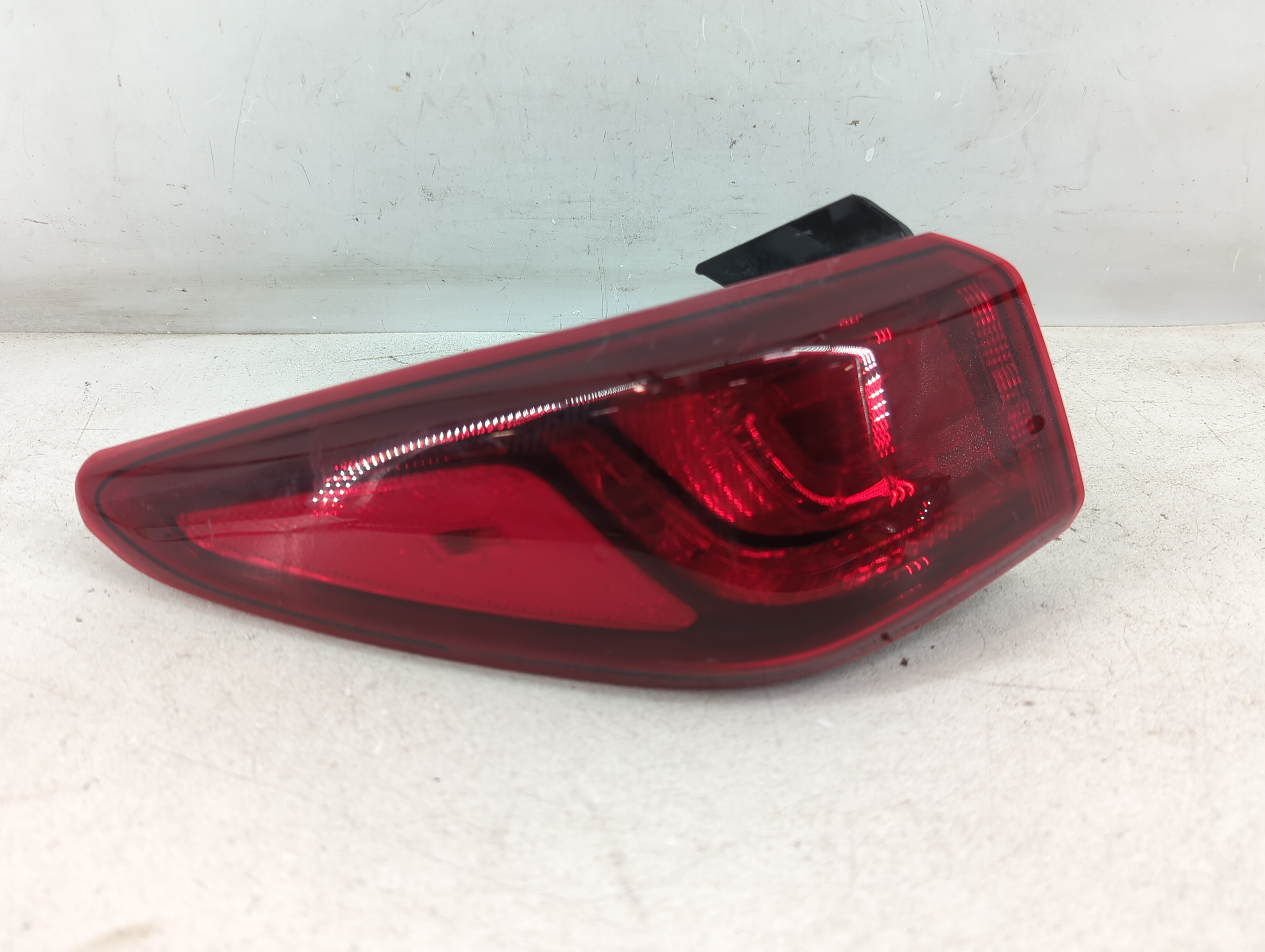 Picture of 2018-2021 Hyundai Kona Driver Left Side Tail Light Taillight Oem 1074375