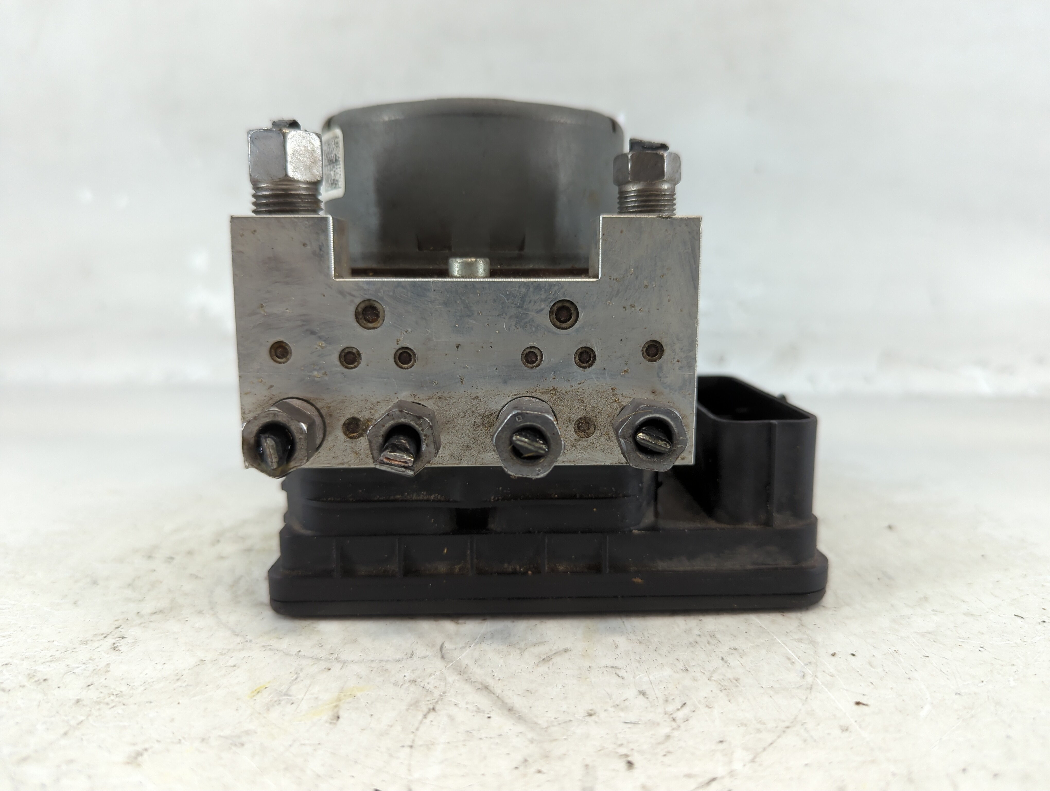 2018-2022 Chrysler 300 Abs Pump Control Module 1074381 - Oemusedautoparts1.com
