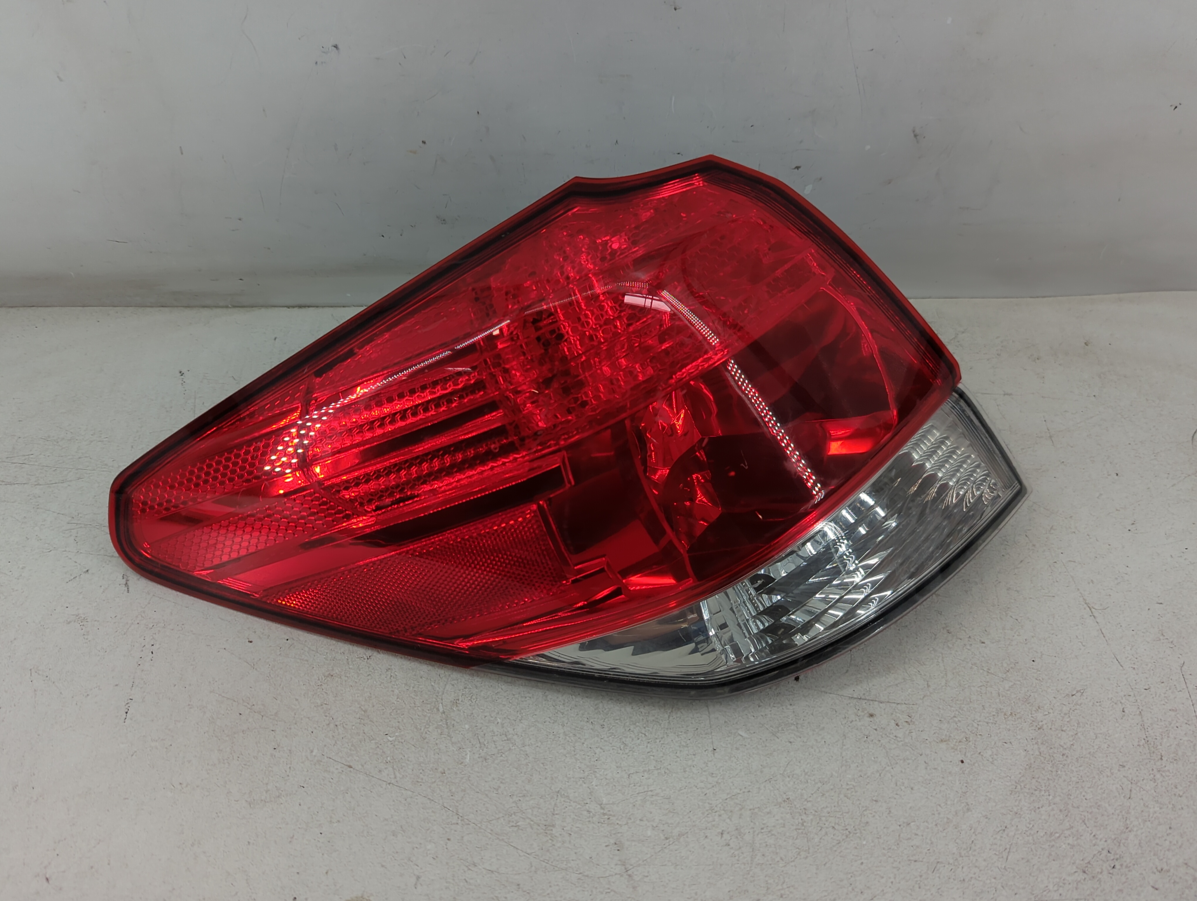 2010-2013 Subaru Legacy Driver Left Side Tail Light Taillight Oem 1074420 - Oemusedautoparts1.com