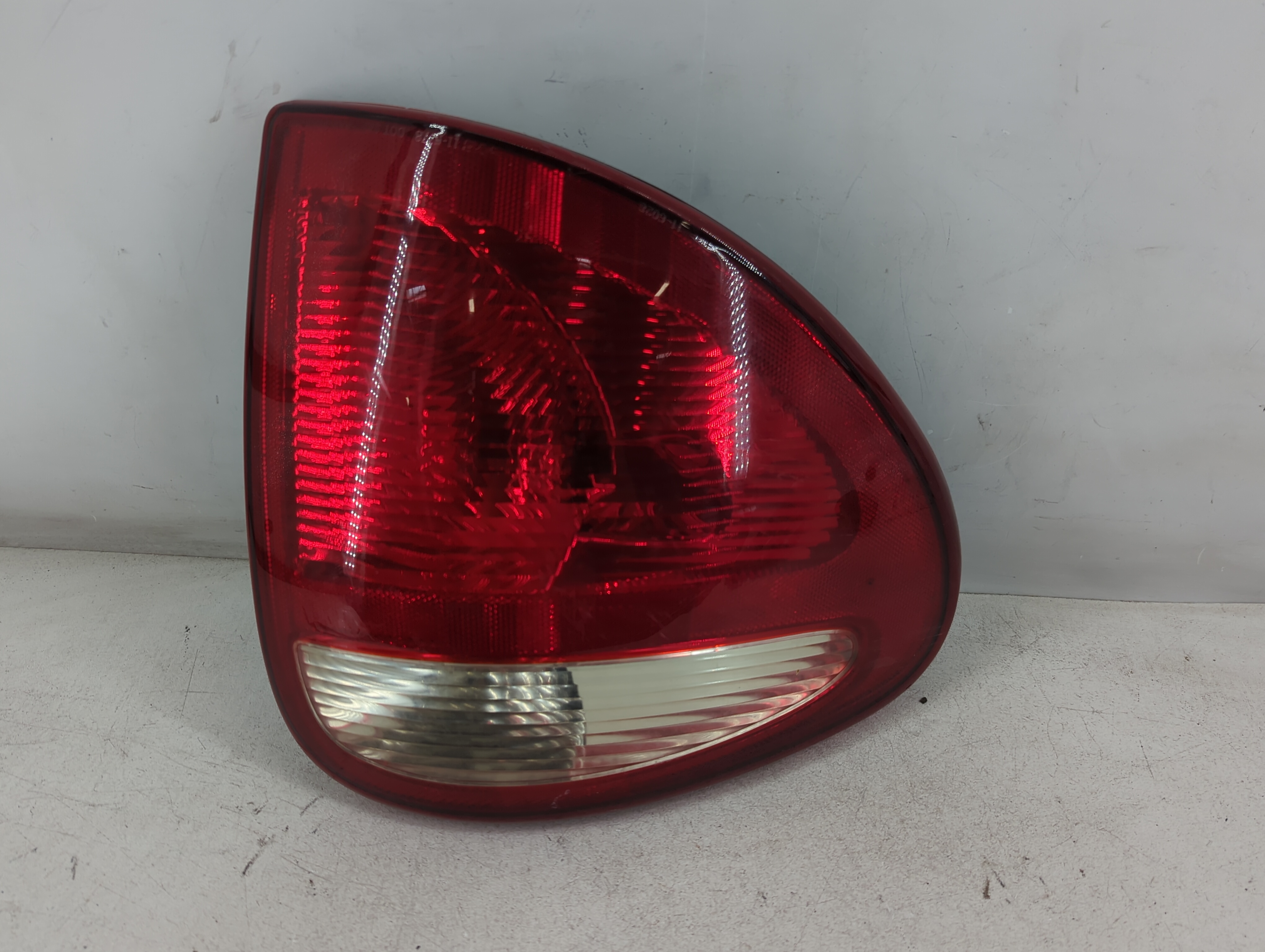 2004-2007 Dodge Caravan Driver Left Side Tail Light Taillight Oem 1074423 - Oemusedautoparts1.com