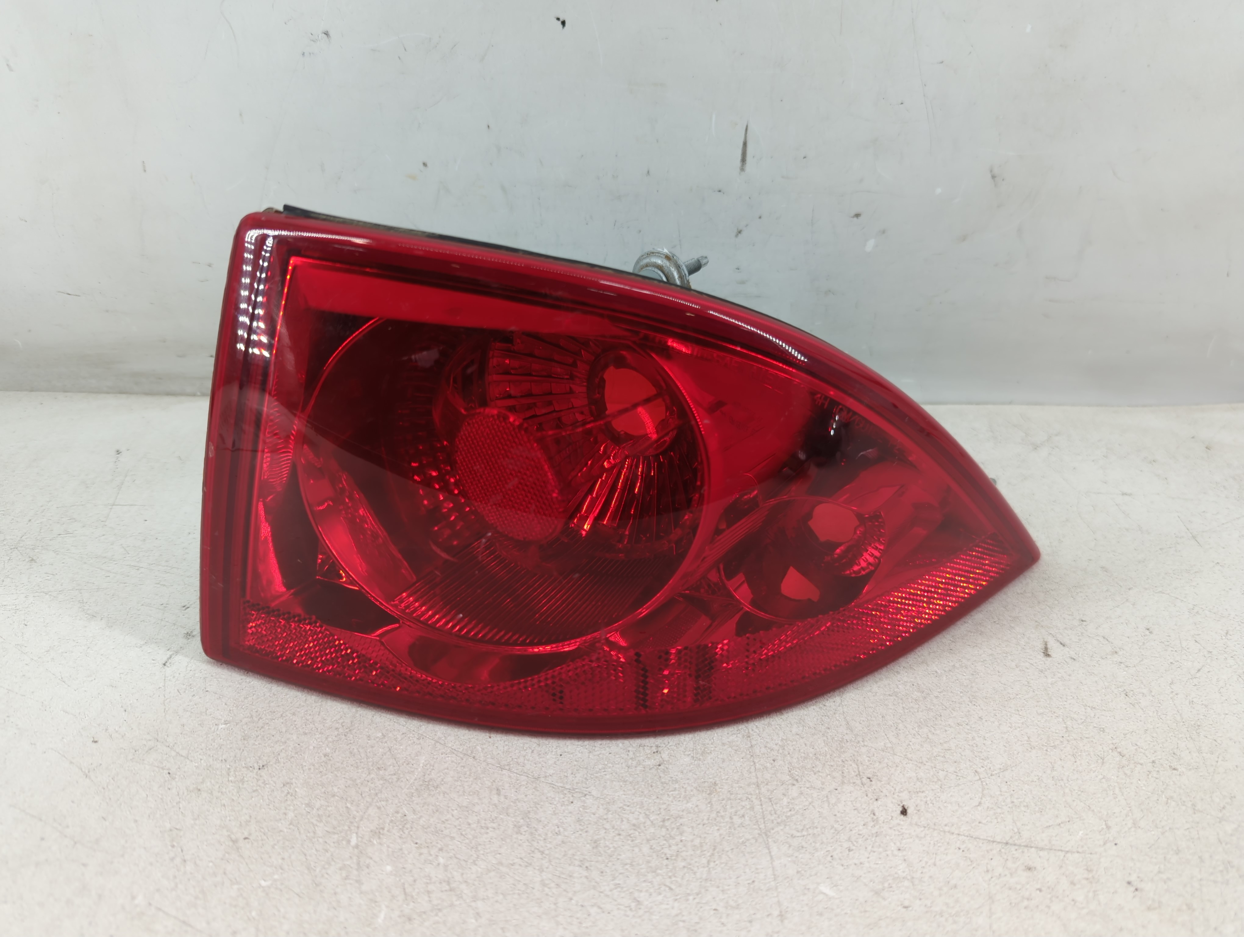 2006-2011 Buick Lucerne Driver Left Side Tail Light Taillight Oem 1074426 - Oemusedautoparts1.com