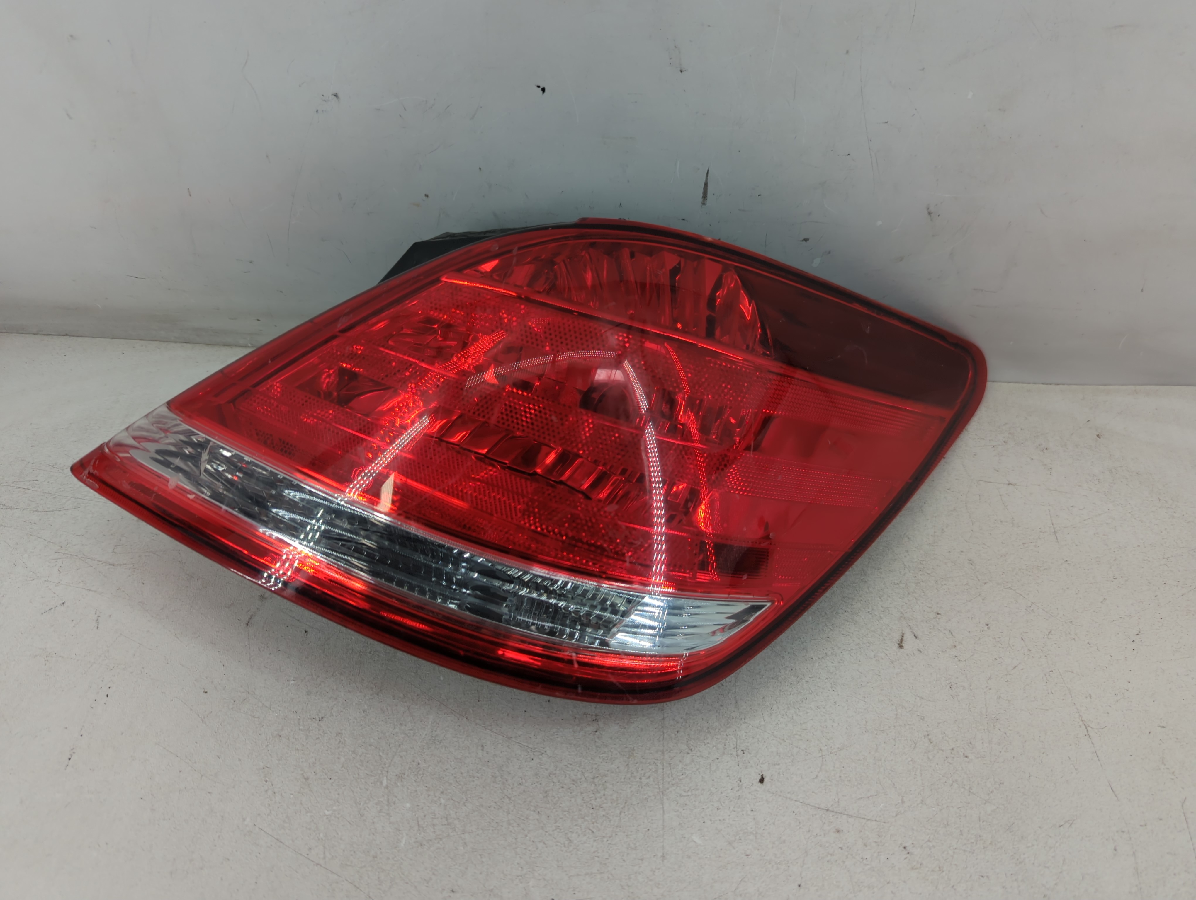 2005-2010 Toyota Avalon Driver Left Side Tail Light Taillight Oem 1074439 - Oemusedautoparts1.com